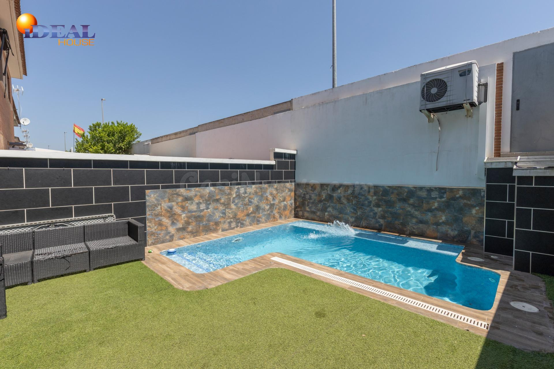¡Vive en La Joya! Amplia casa adosada con piscina privada en - foto 2