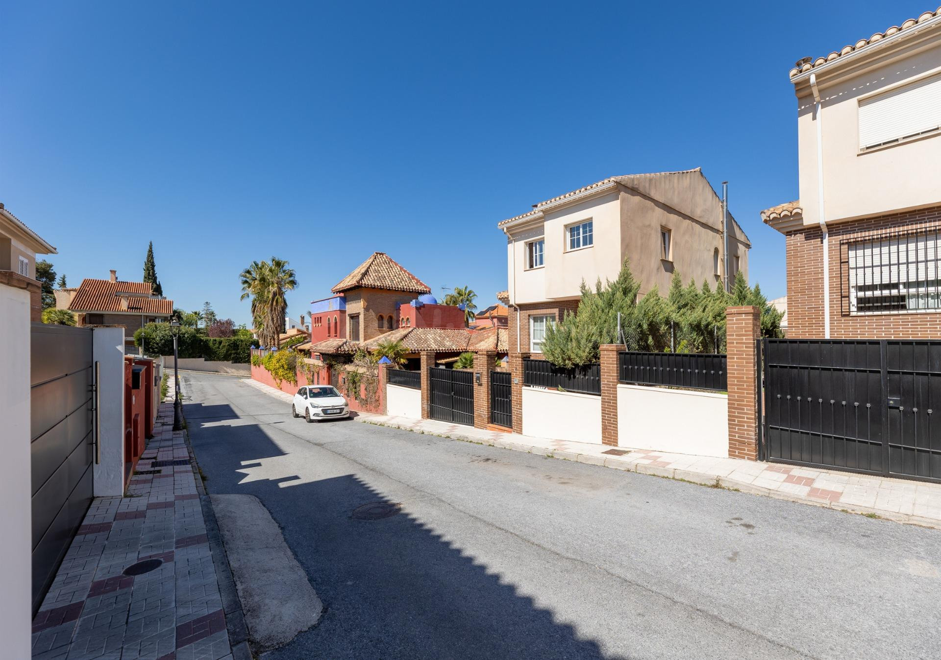 CHALET INDEPENDIENTE EN BARRIO DE MONACHIL - foto 3