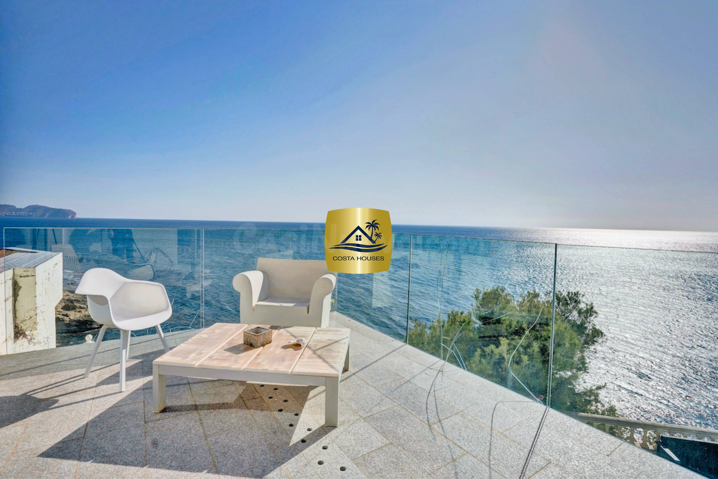 PROPIEDAD EN PRIMERA LINEA EN BENISSA, CON VISTAS AL MAR Y A