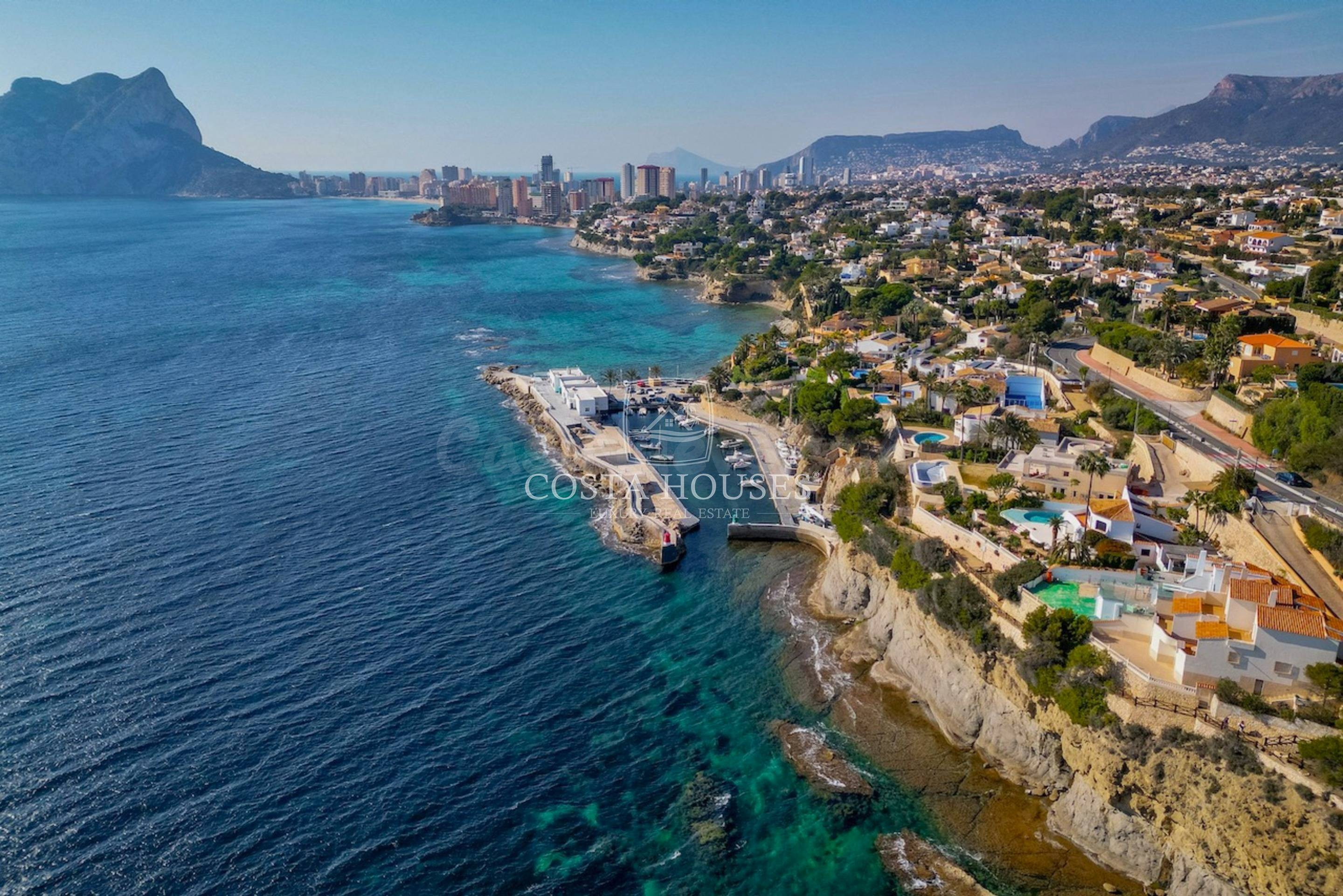 PROPIEDAD EN PRIMERA LINEA EN BENISSA, CON VISTAS AL MAR Y A - foto 2