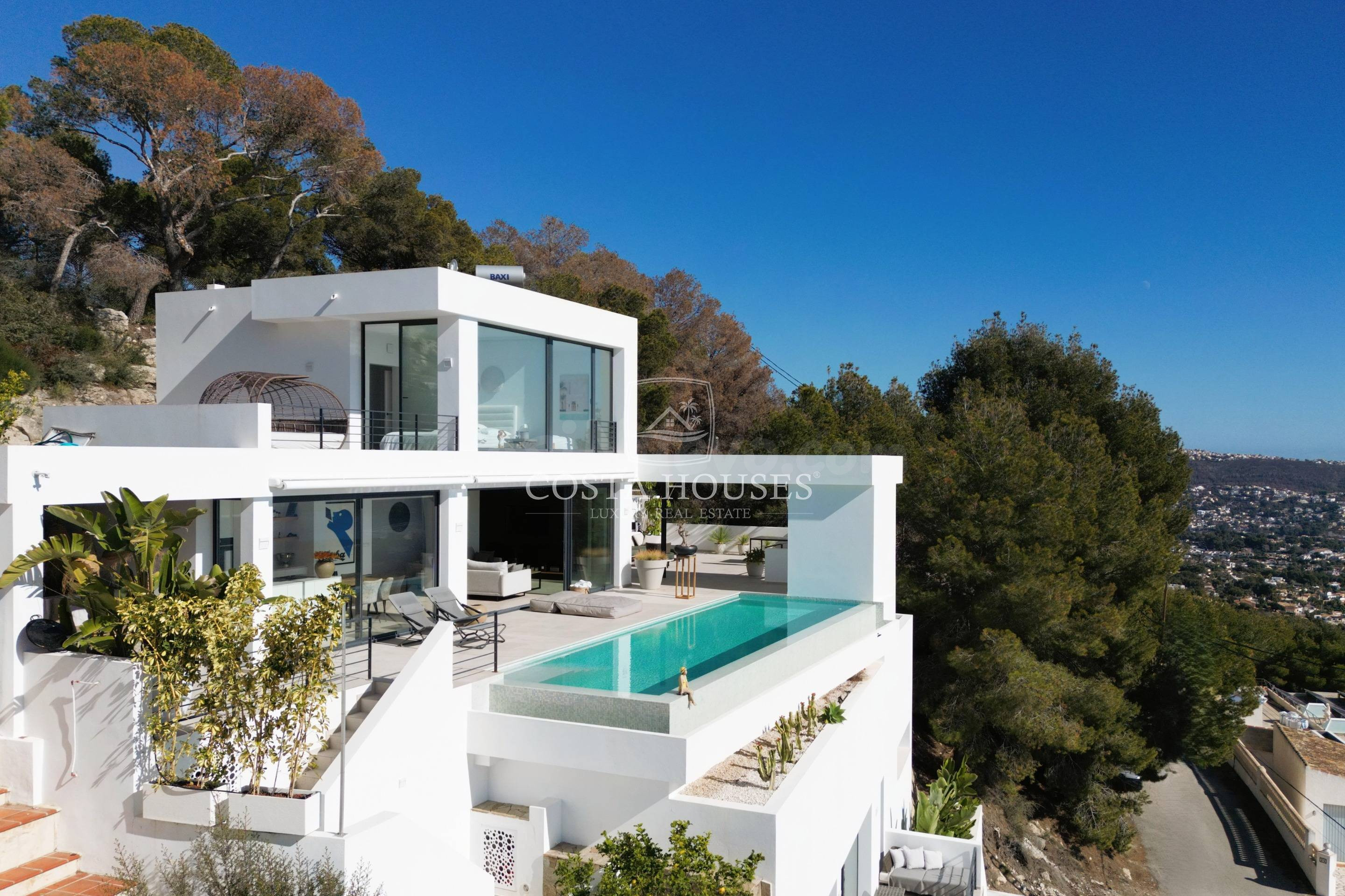 VILLA CONTEMPORÁNEA CON VISTAS PANORÁMICAS AL MAR EN BENIMEI - foto 2