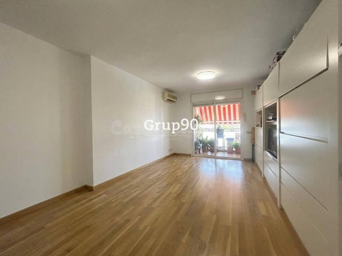 Amplio piso de 4 habitaciones frente a Barris Nord – Espacio - foto 2