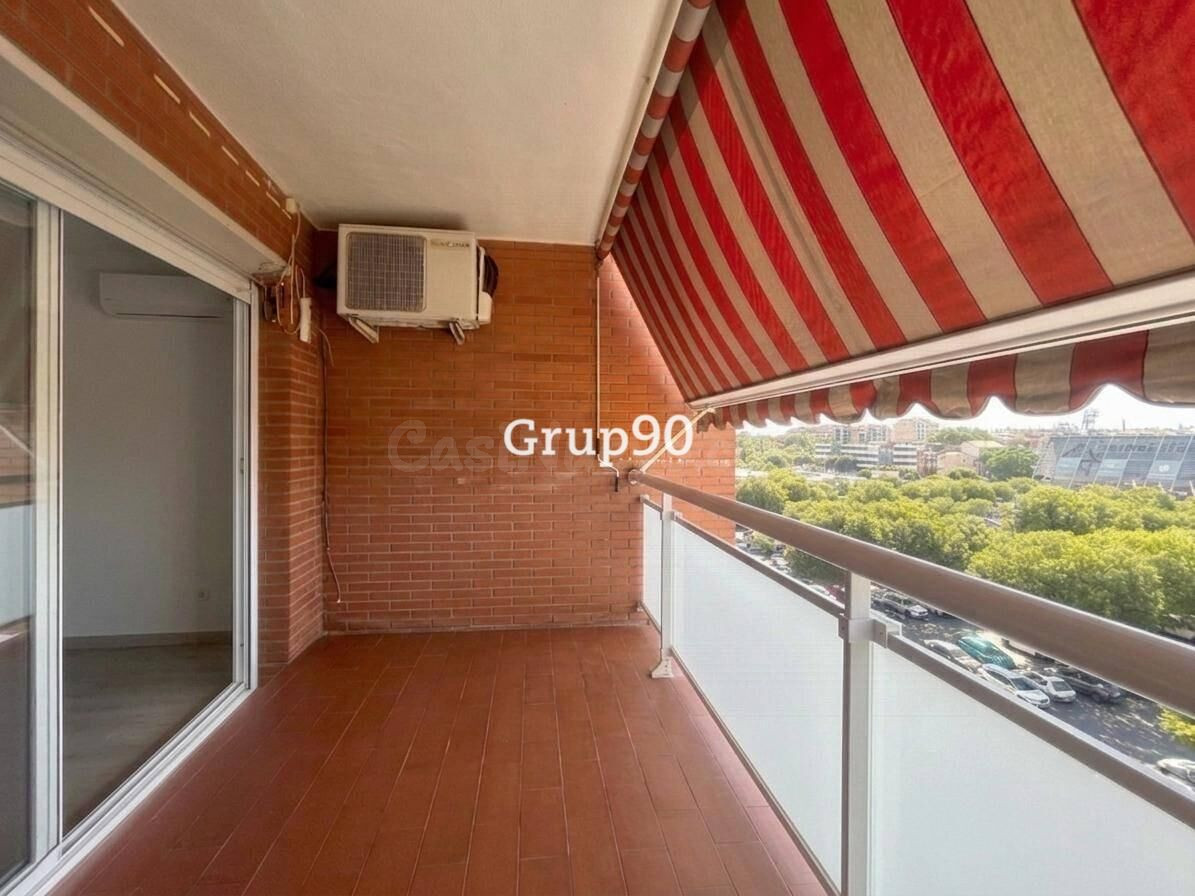 Amplio piso de 4 habitaciones frente a Barris Nord – Espacio - foto 4
