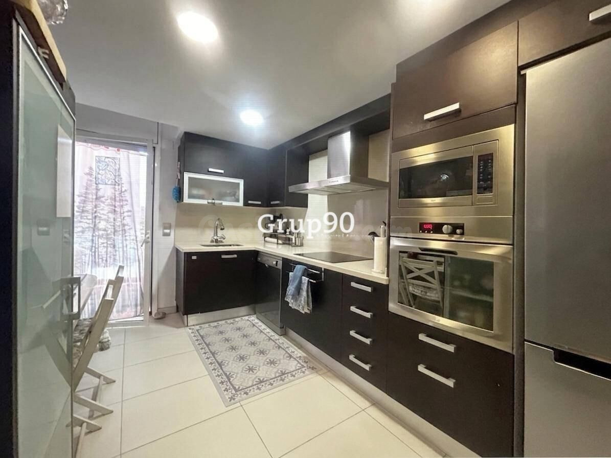Amplio piso de 4 habitaciones frente a Barris Nord – Espacio - foto 5