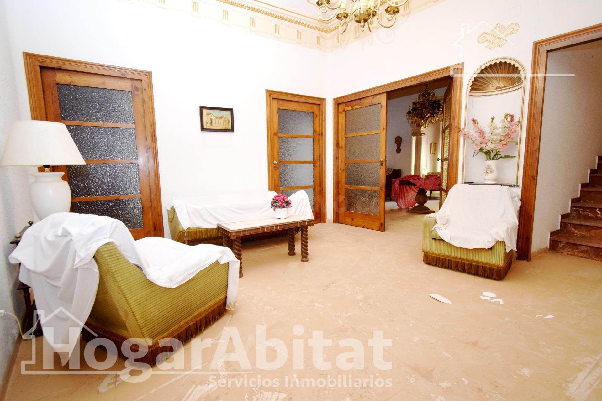 ¡OPORTUNIDAD DE INVERSIÓN! AMPLIA CASA CON GRAN TERRAZA Y BA - foto 4