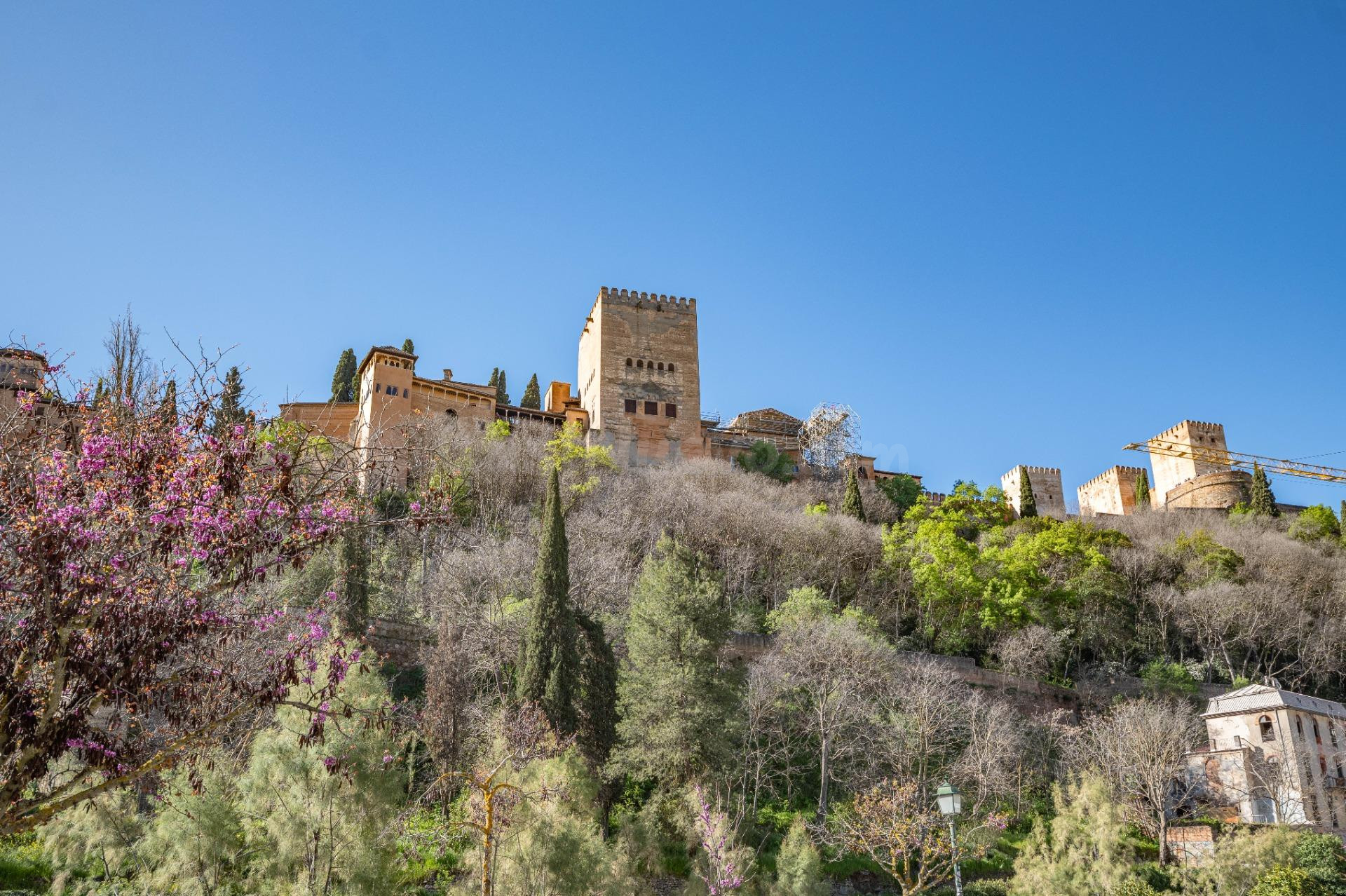 Edificio Morisco del siglo XVI en el Paseo de los Tristes co