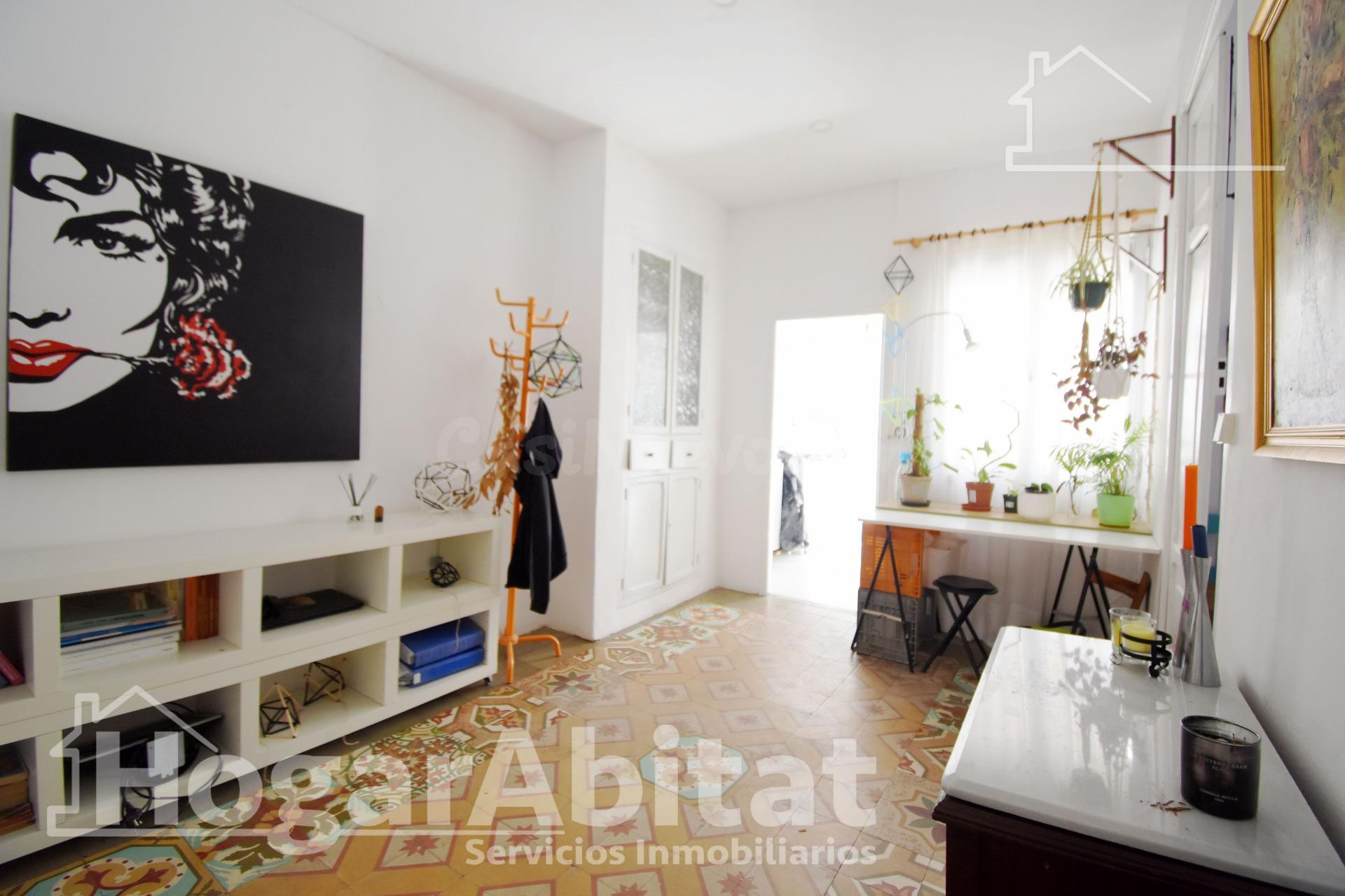 AMPLIA CASA CON TERRAZA Y BALCÓN, CERCA DE LA AV DEL GRAU Y 