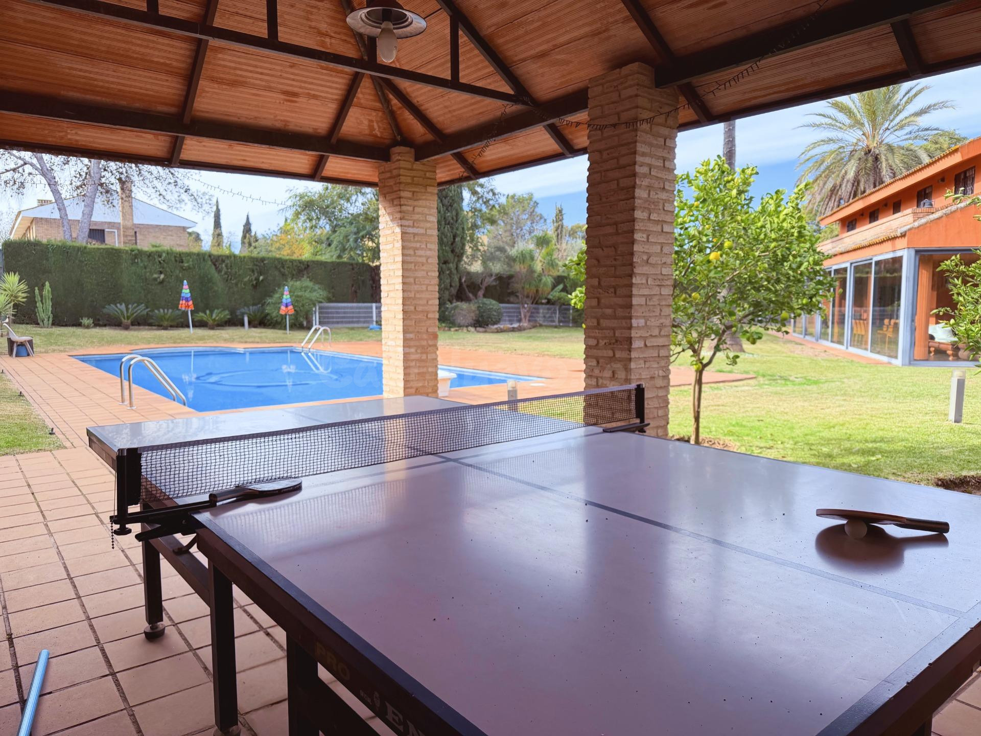 Elegante Residencia de Lujo con Piscina y Jardines Privados  - foto 5
