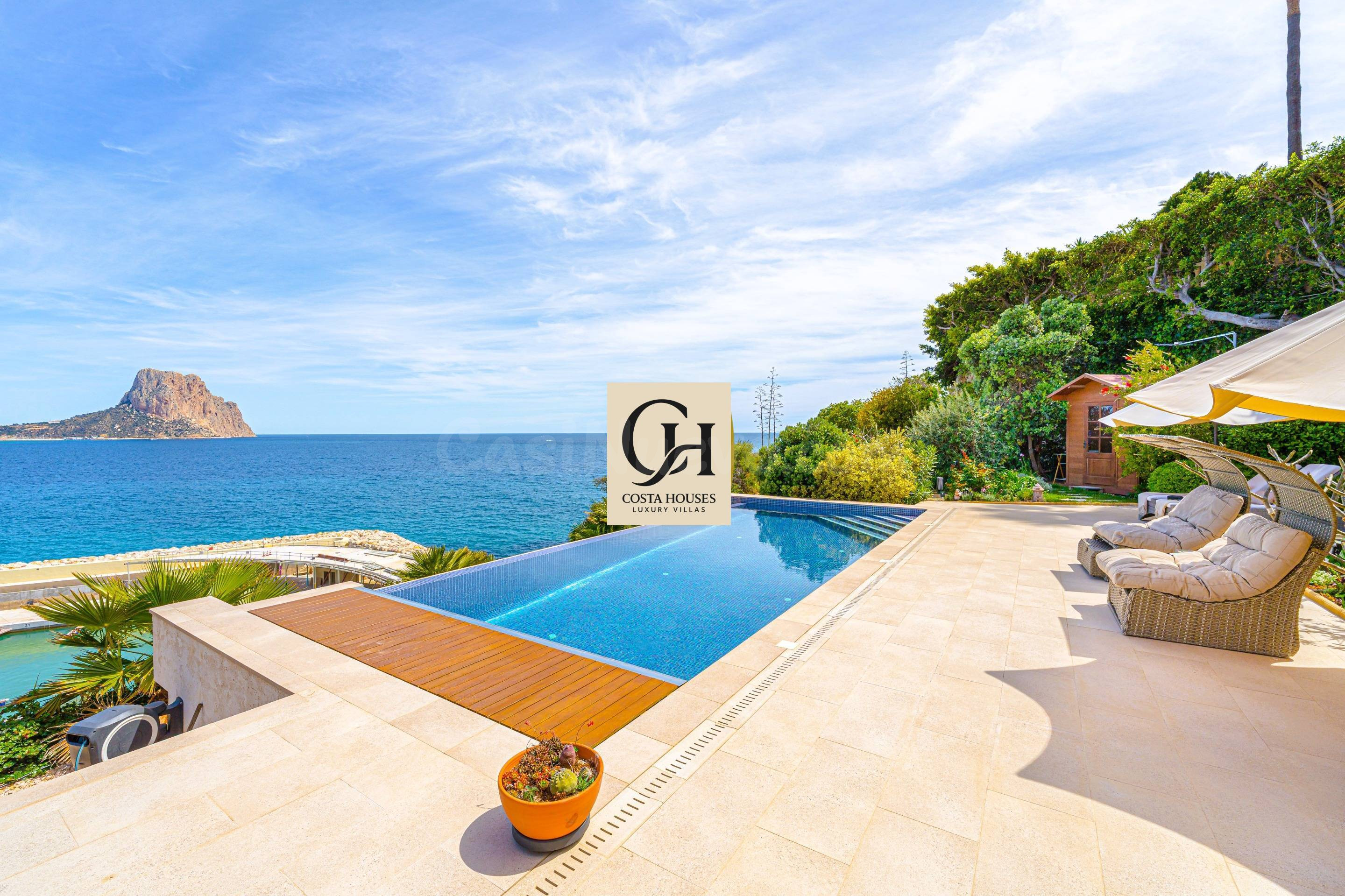 VILLA PUERTO CALPE · VILLA DE LUJO EN PRIMERA LÍNEA DE MAR E