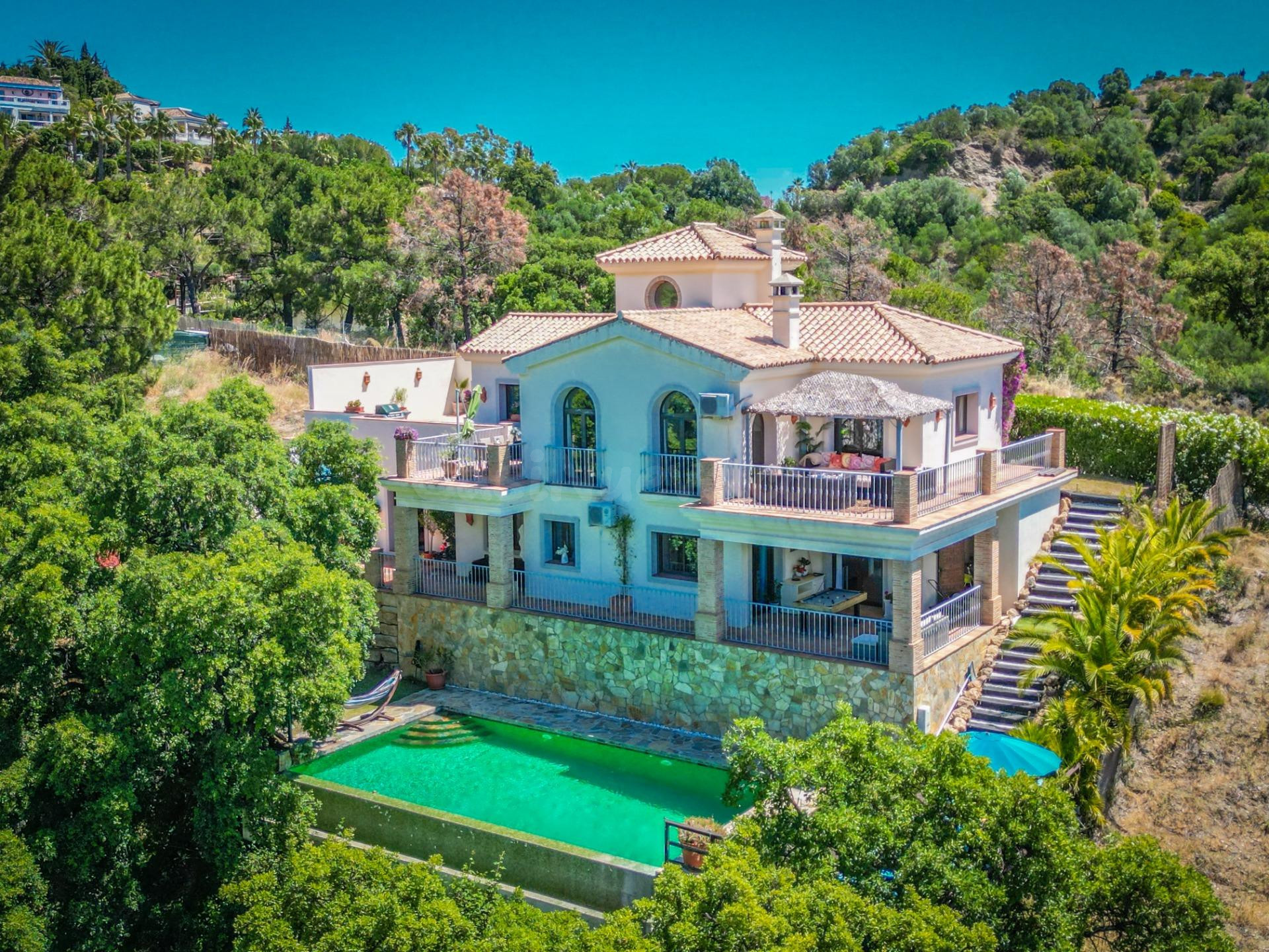 Villa de 3 dormitorios y 3 baños con vistas al mar en Altos 