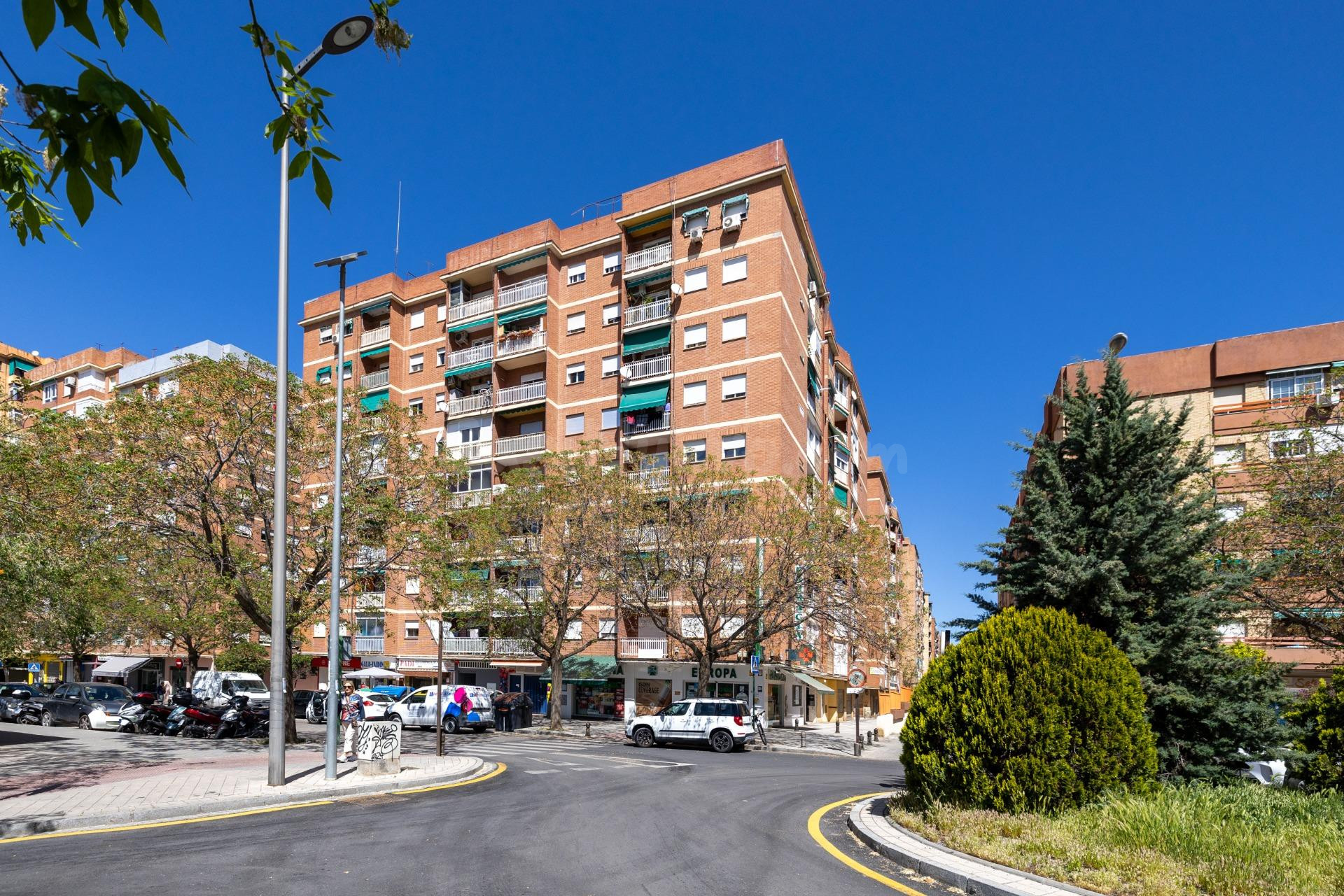 LUMINOSO PISO DE 3 DORMITORIOS Y DOS TERRAZAS, EN LA ZONA FONTIVEROS
