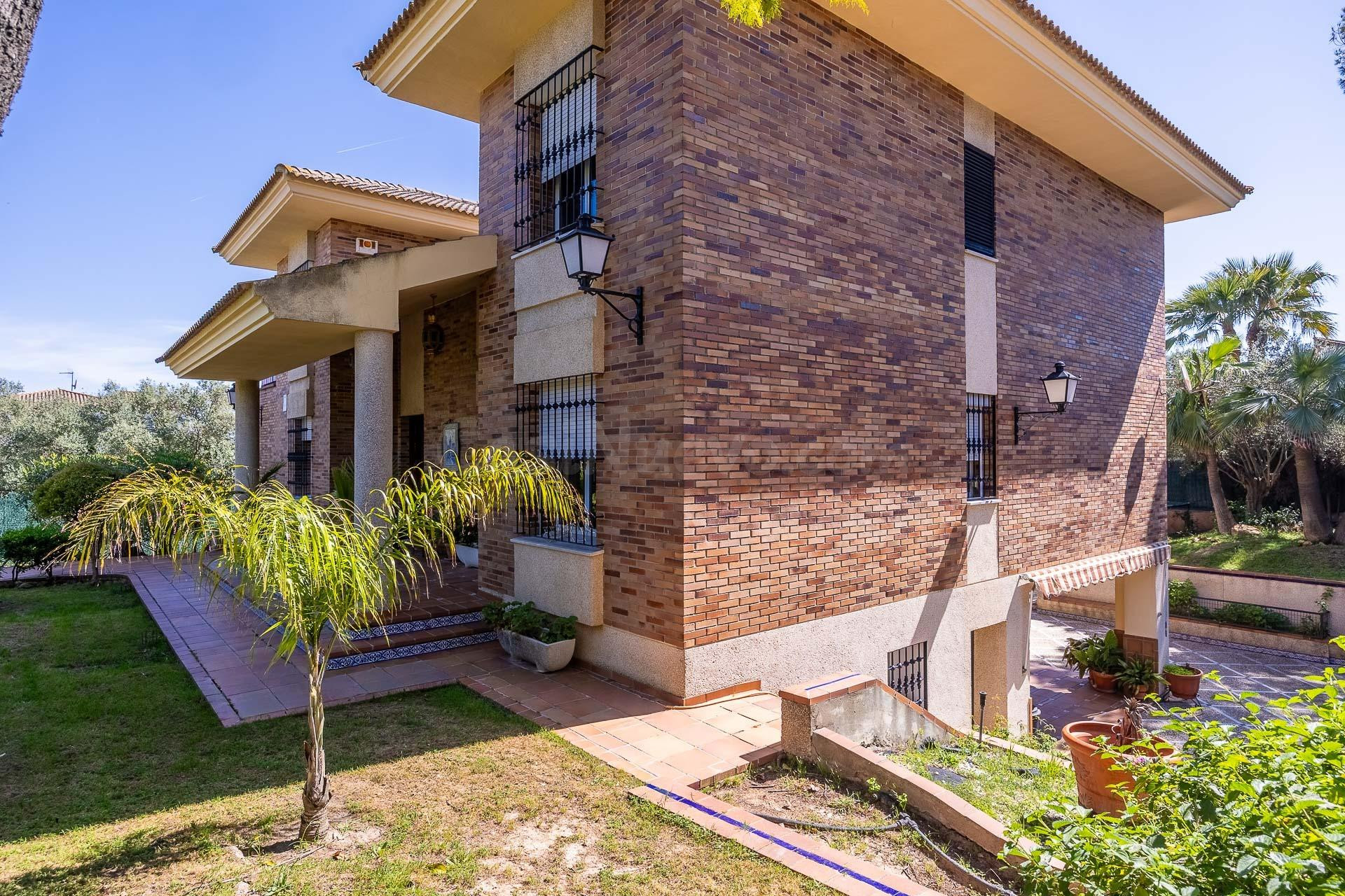 Exclusivo chalet independiente en Simón Verde: espacio, conf - foto 4