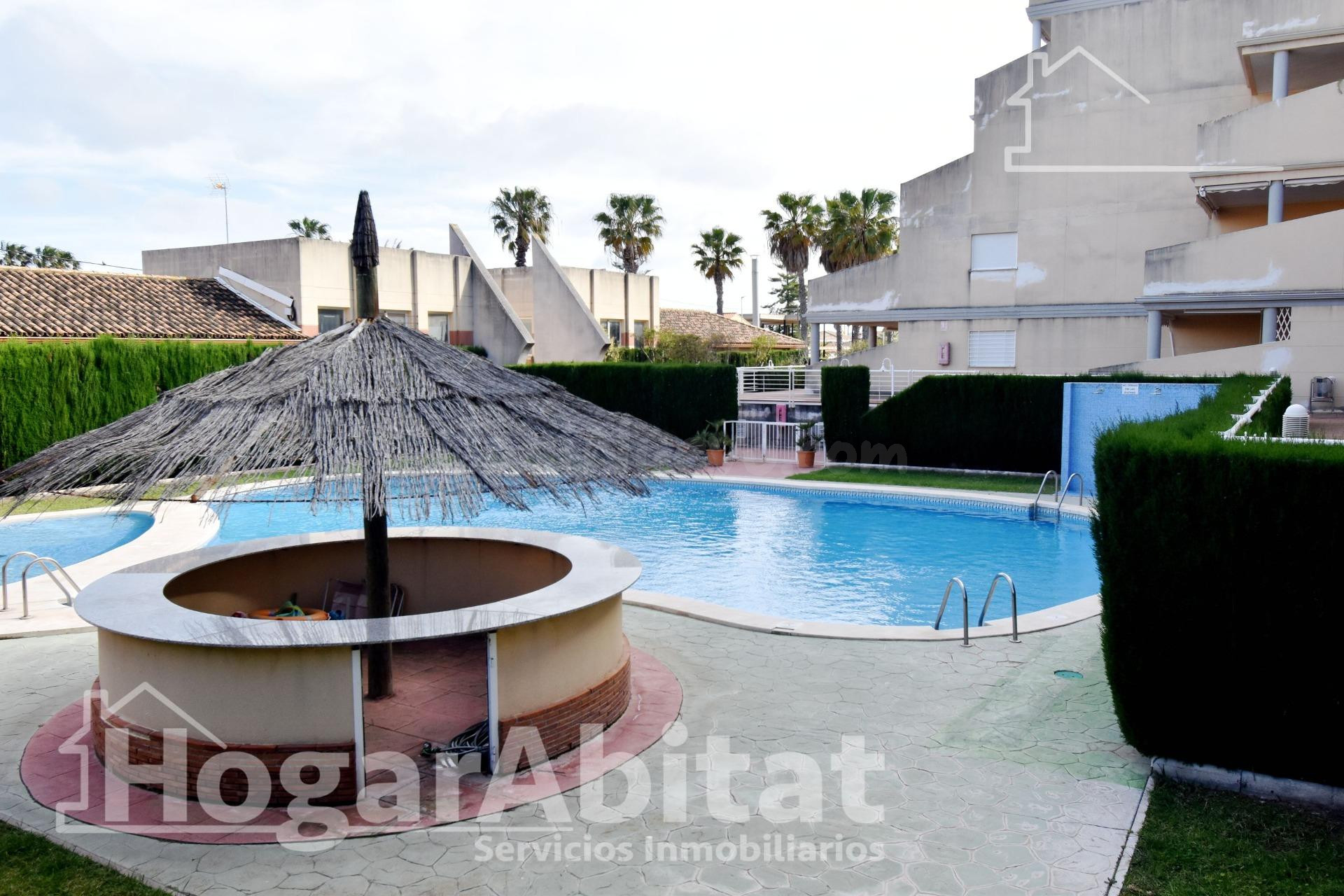 PRECIOSO ADOSADO CON 4 TERRAZAS, PISCINA Y GARAJE CERCA DE L