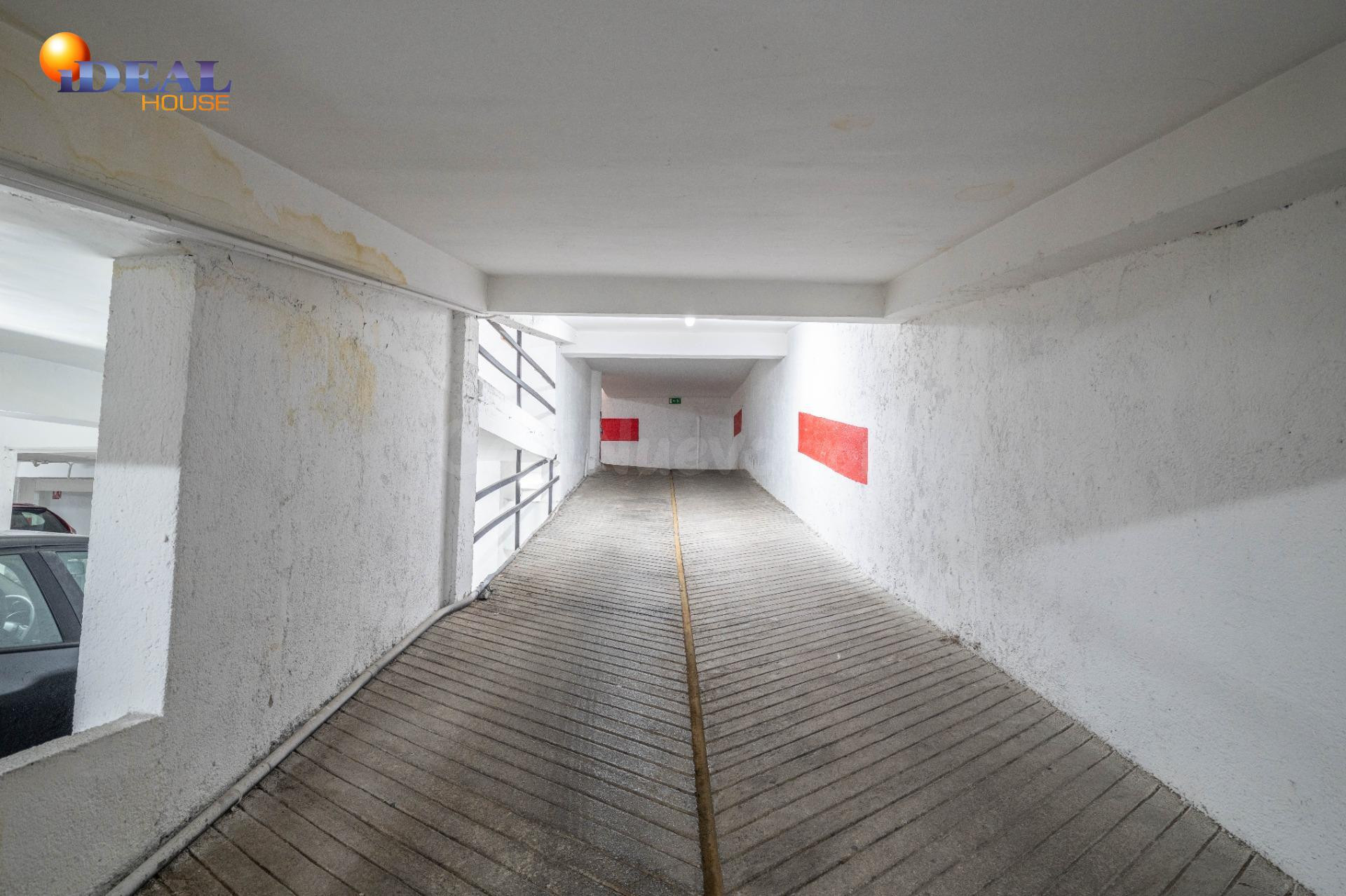 ¡Oportunidad Única! Garaje en el Corazón de Granada por solo - foto 3