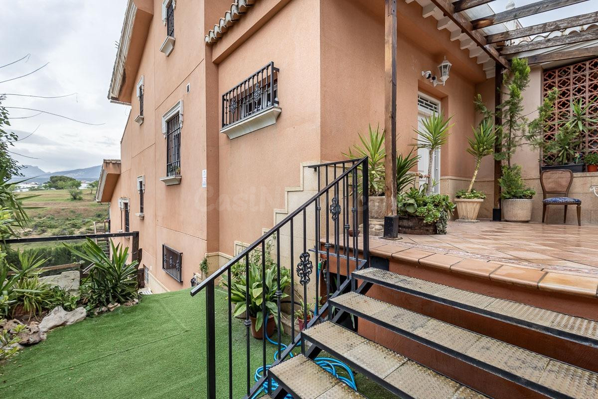 Espectacular Casa de Lujo en Urbanización Los Cerezos - foto 5