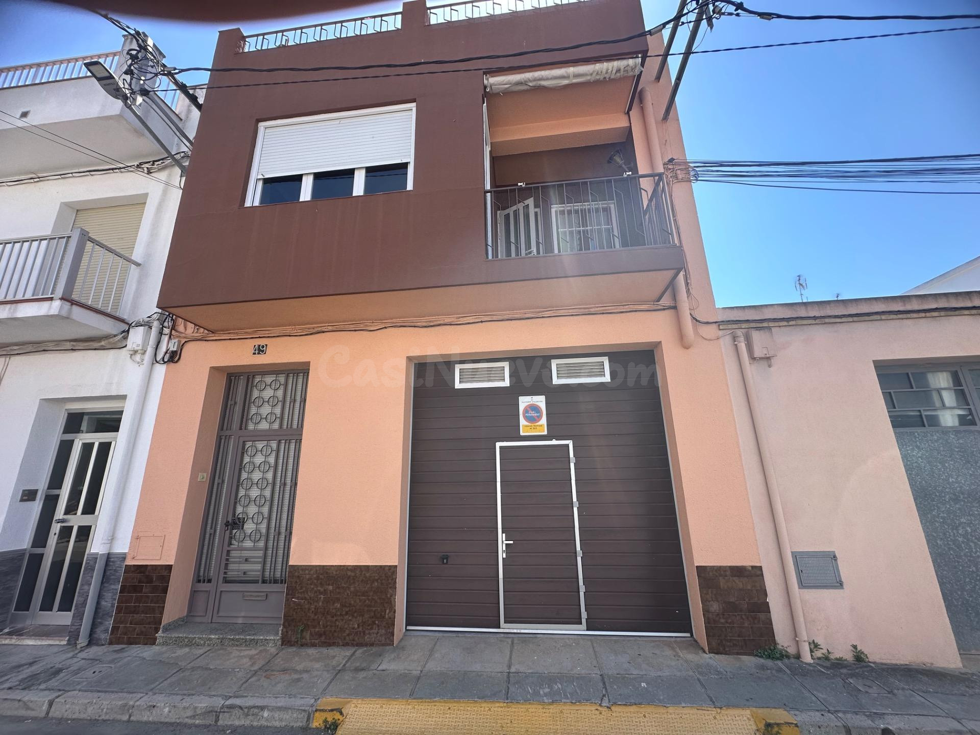 Casa con garaje y patio en el centro de Ulldecona