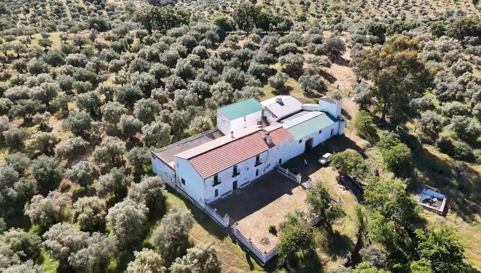 Estupenda finca en Cazalla de la Sierra