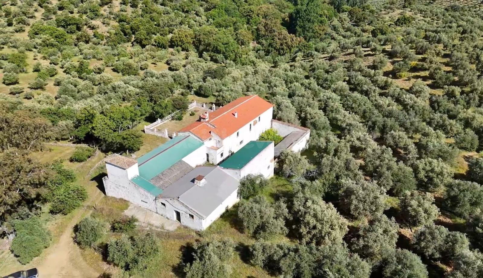 Estupenda finca en Cazalla de la Sierra - foto 4