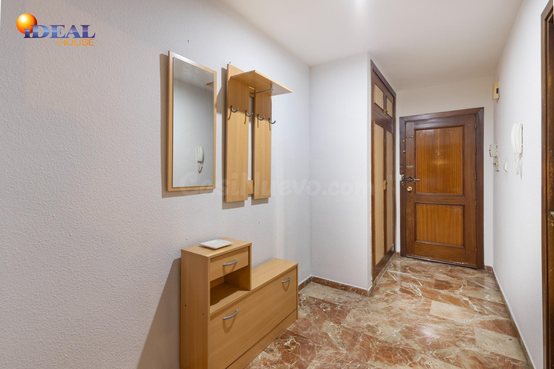 Piso en venta de tres dormitorios dos baños en urbanización  - foto 2