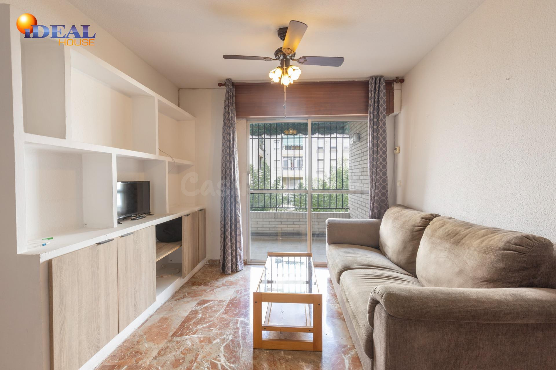 Piso en venta de tres dormitorios dos baños en urbanización  - foto 3