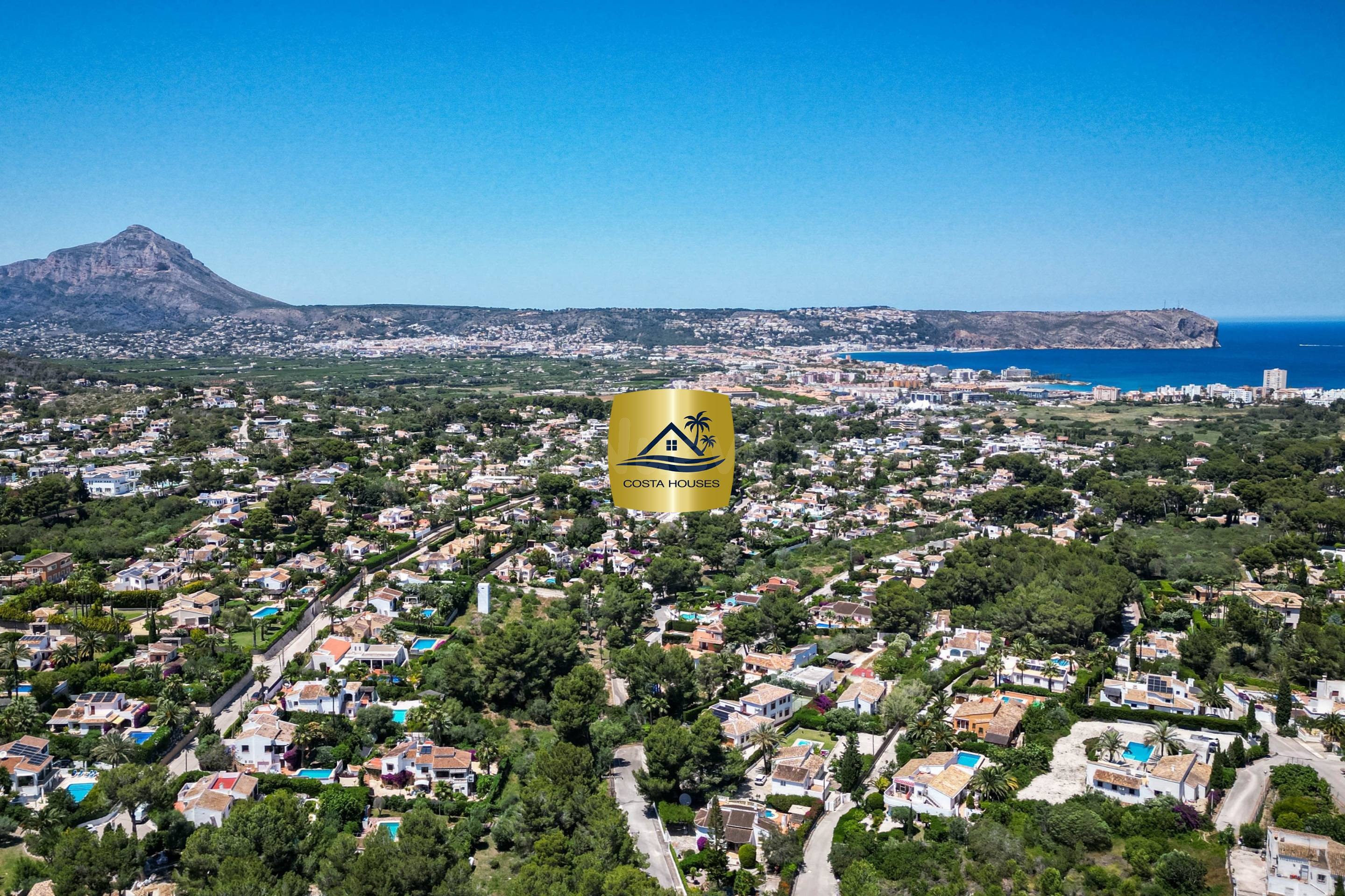 VIVIENDA FAMILIAR DE 4 DORMITORIOS EN VENTA EN JÁVEA – ZONA 