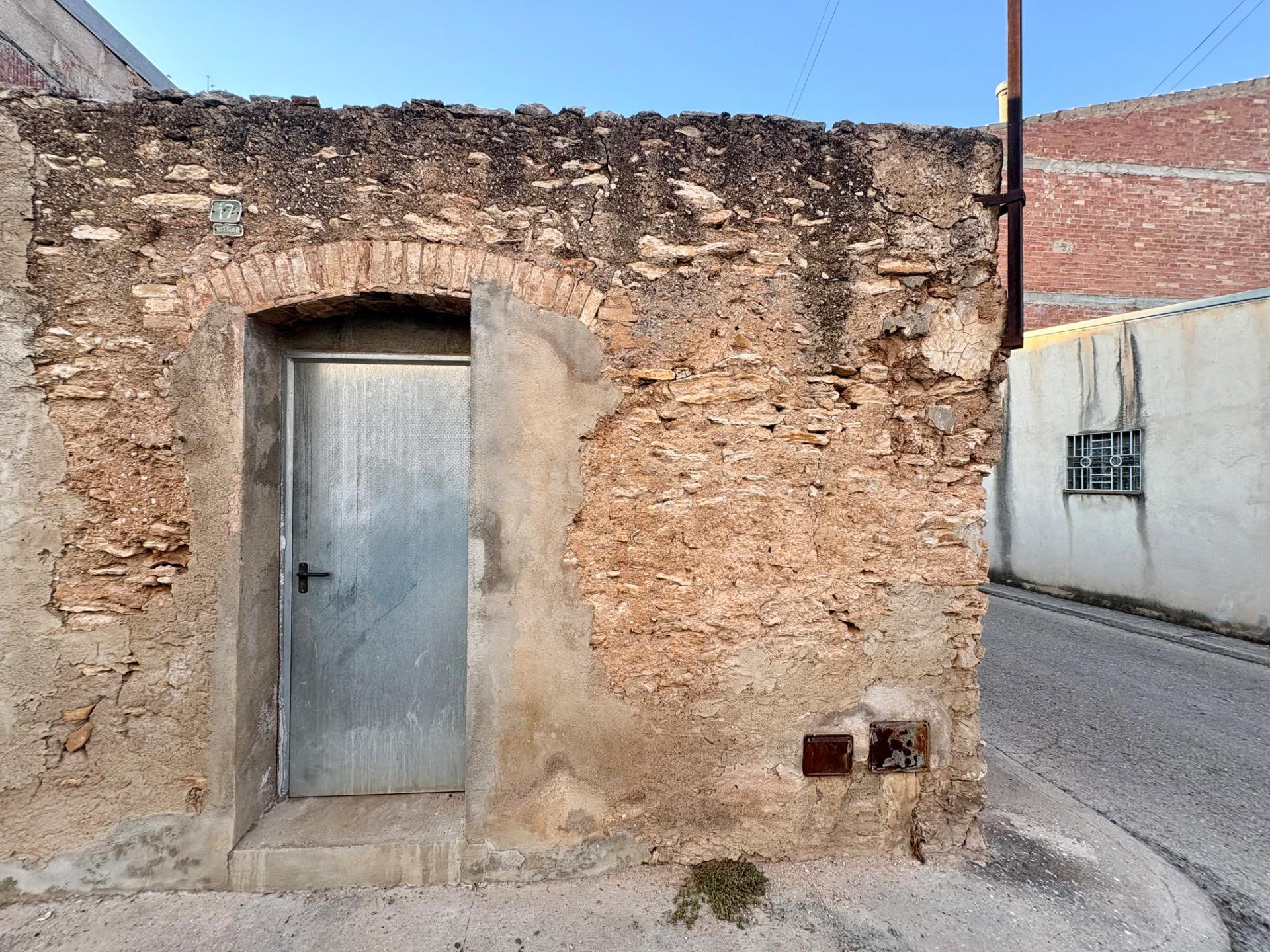 Almacén con patio en el centro del pueblo - foto 4