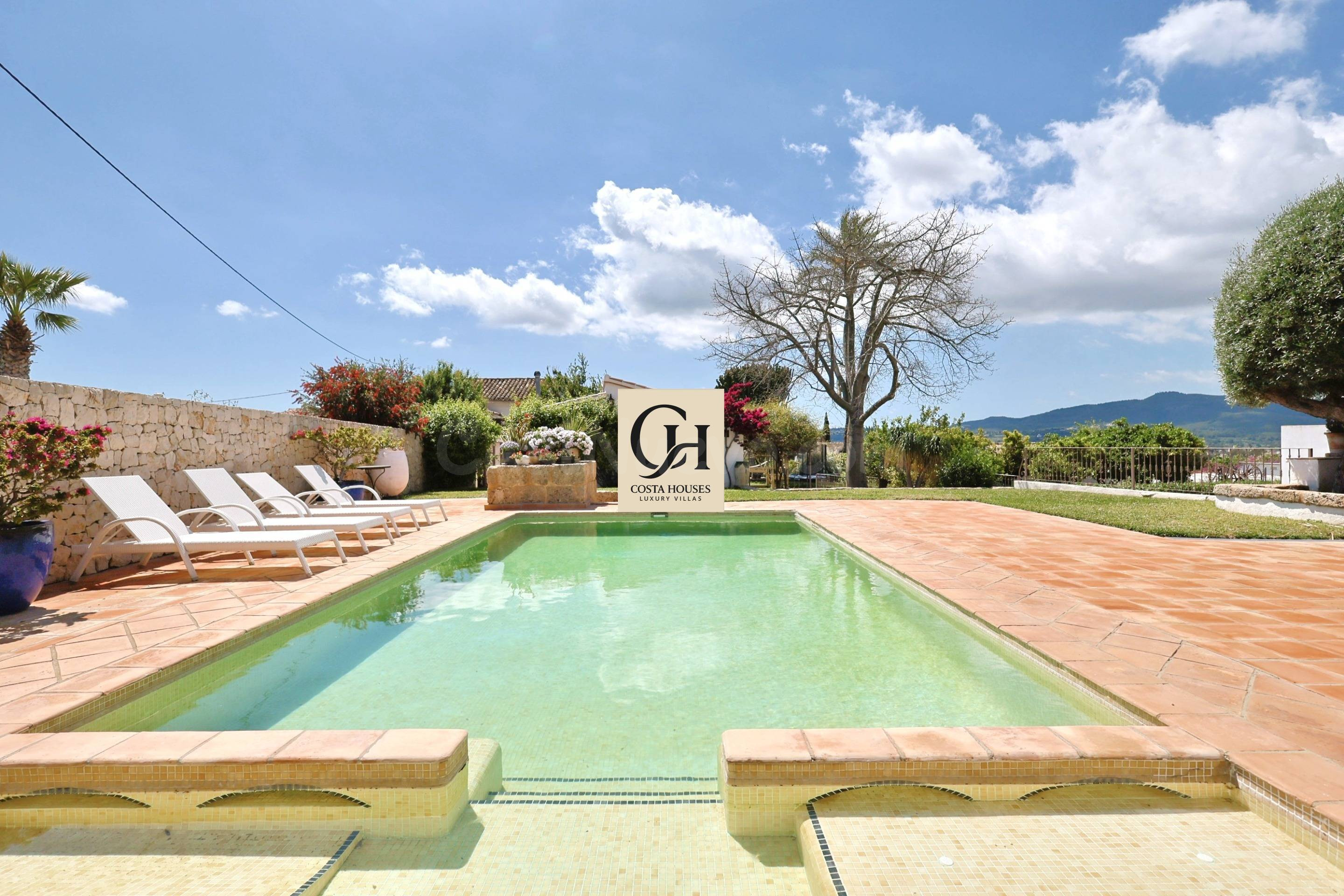 FINCA MEDITERRÁNEA CON PISCINA EN EL VALLE DEL MONTGO, JÁVEA