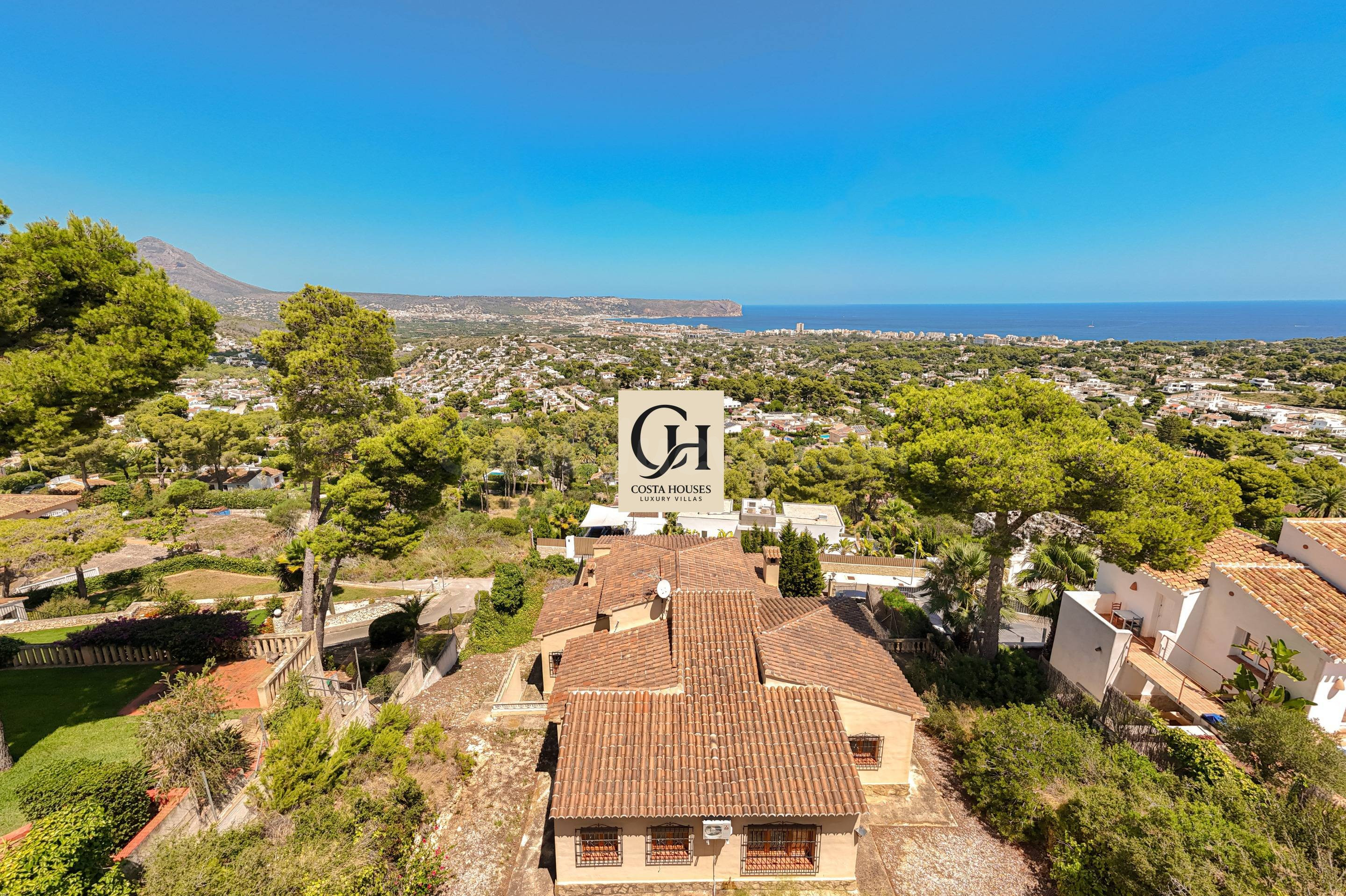 VILLA CON VISTAS AL MAR PARA REFORMAR EN VENTA EN TOSALET, J