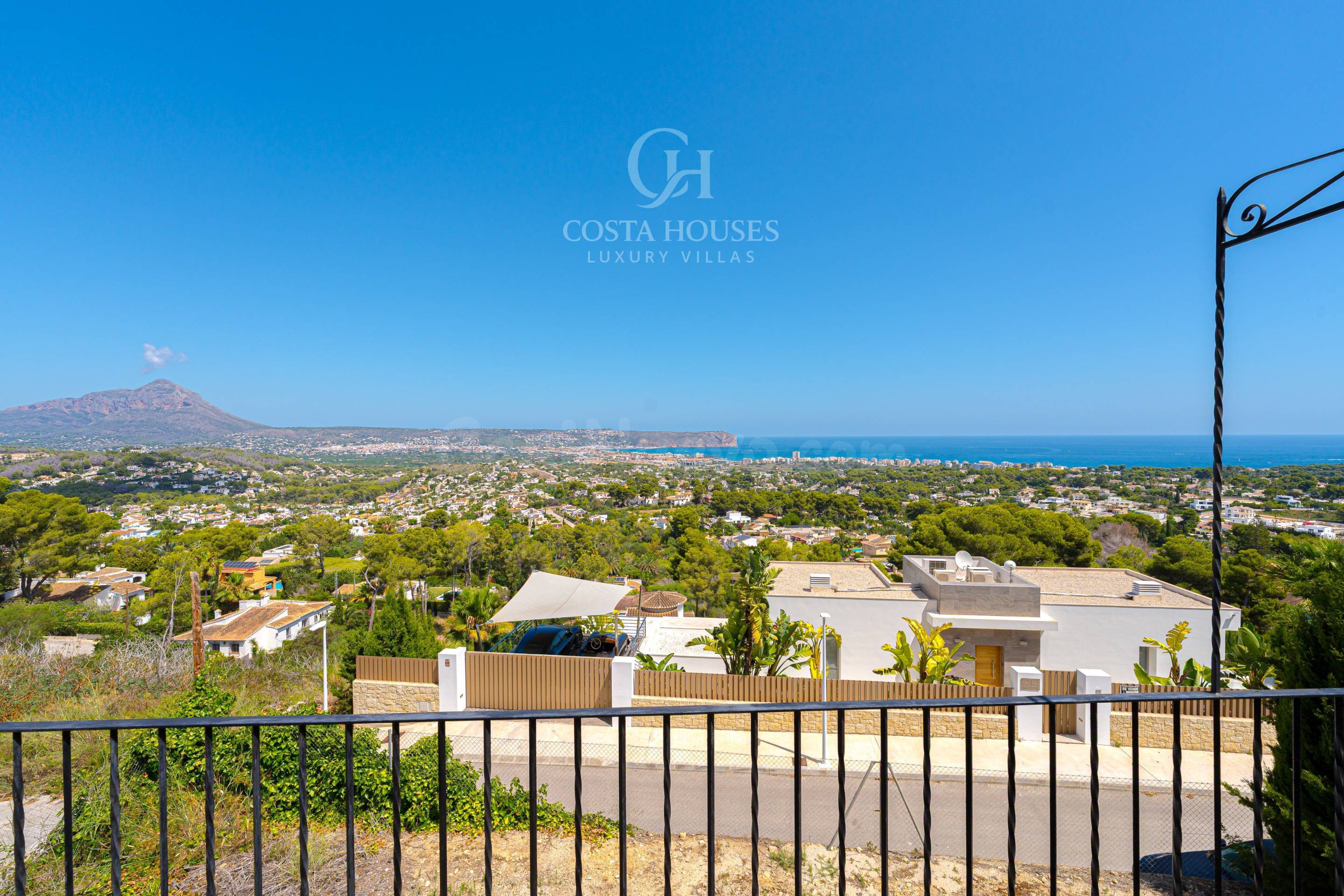 VILLA CON VISTAS AL MAR PARA REFORMAR EN VENTA EN TOSALET, J - foto 2