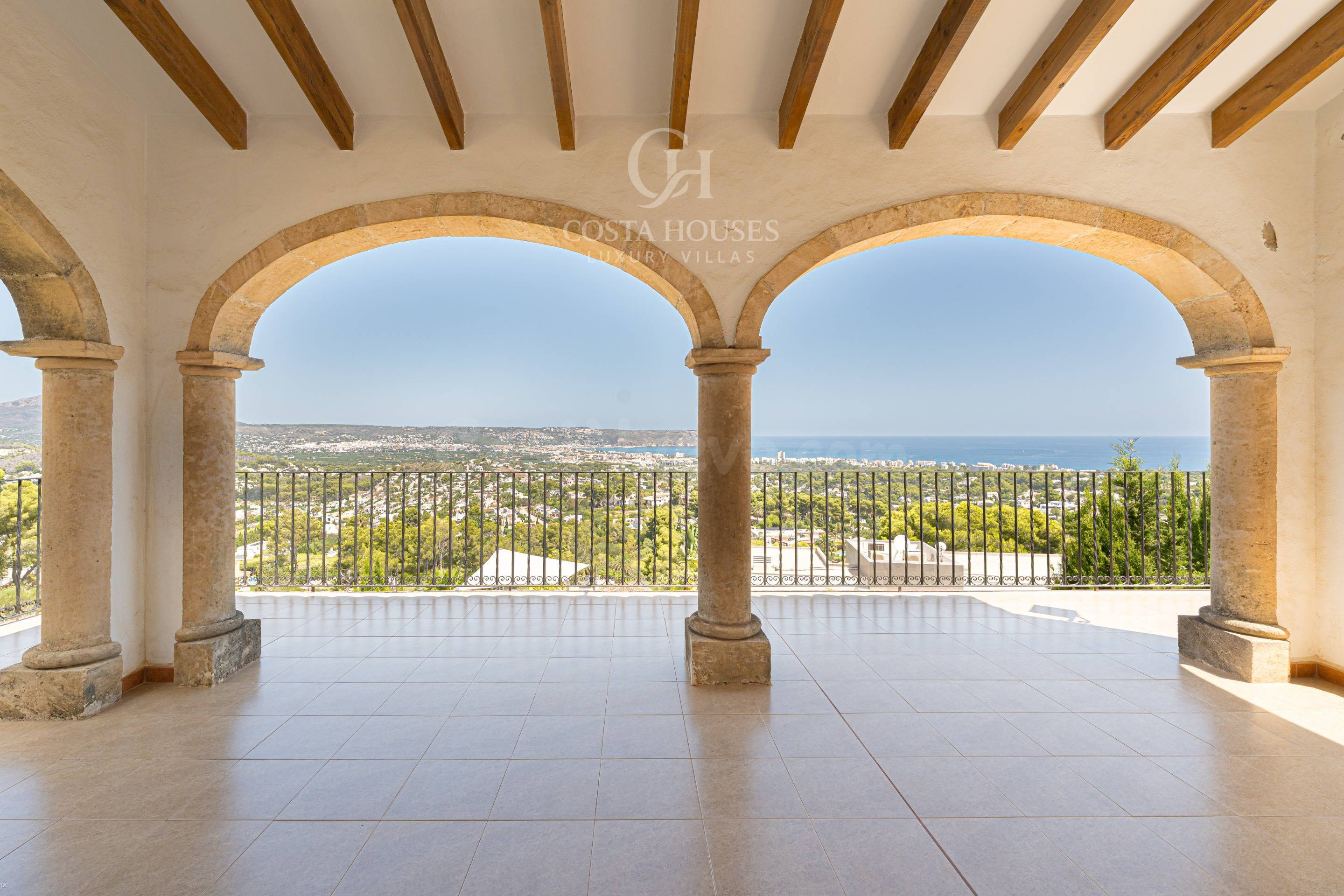 VILLA CON VISTAS AL MAR PARA REFORMAR EN VENTA EN TOSALET, J - foto 4