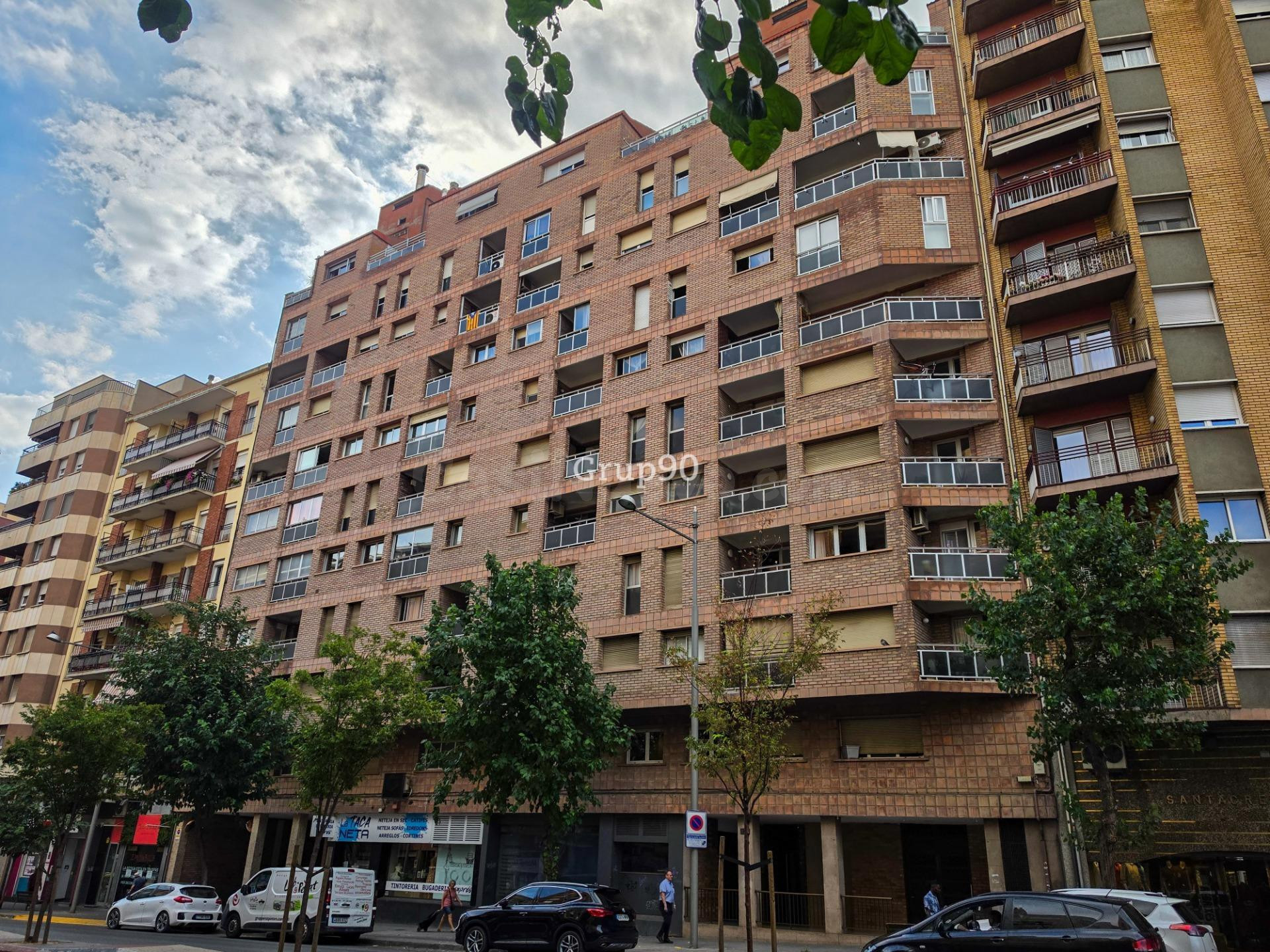 ¡Amplio dúplex de 3 habitaciones listo para entrar a vivir!
