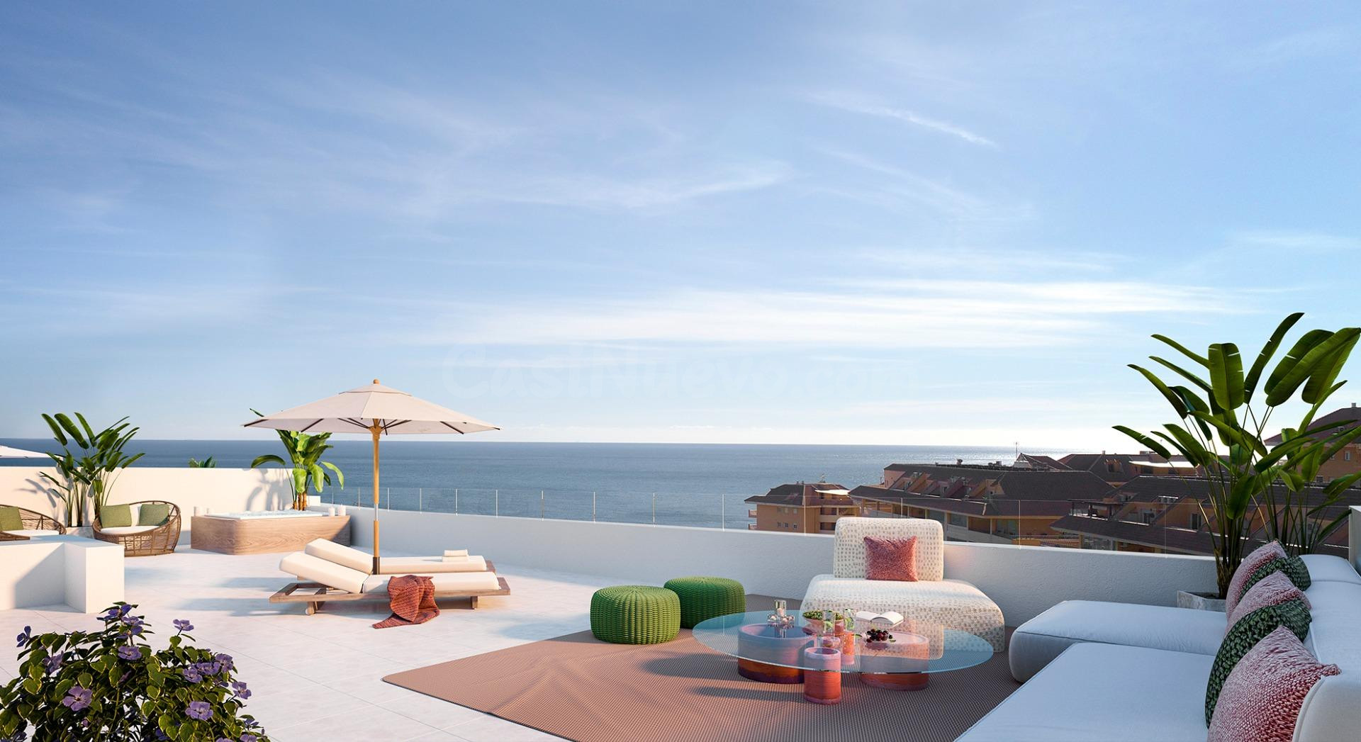 Ático dúplex de 2 dormitorios y 2 baños con vistas al mar. E