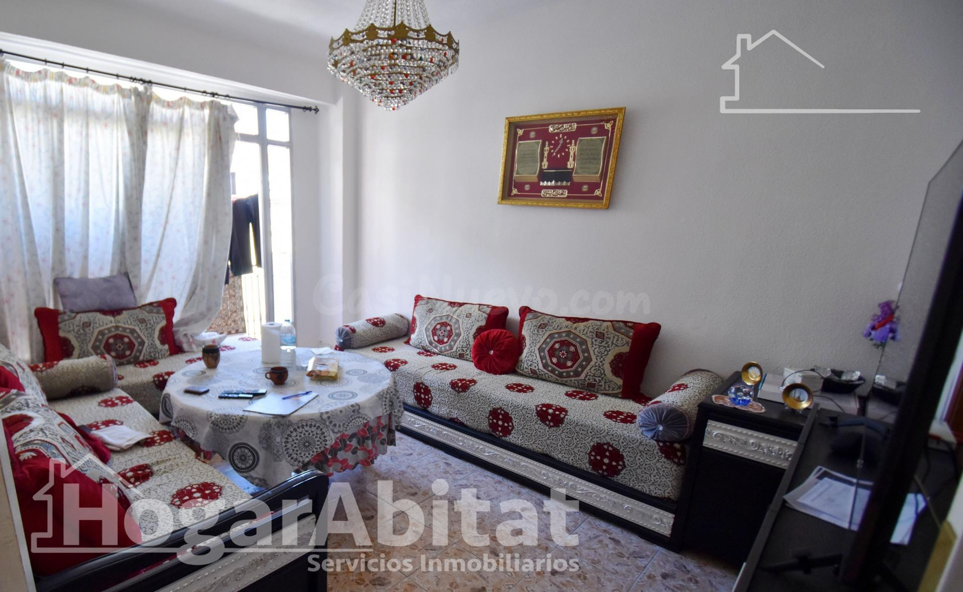 ¡CENTRO VILA-REAL! ESQUINERO Y LUMINOSO CON BALCÓN