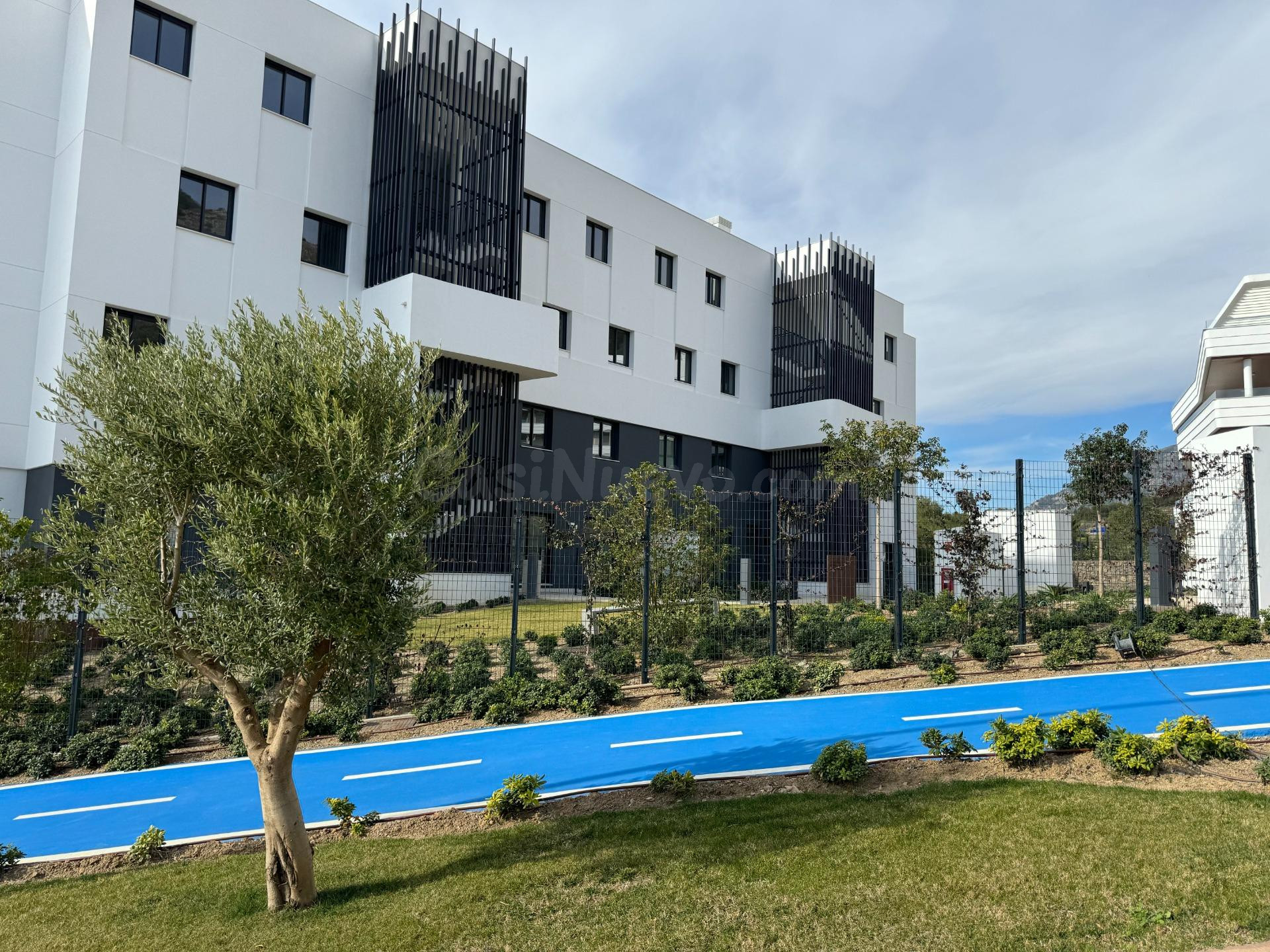 Ático de 2 dormitorios y 2 baños con solarium y vistas al ma