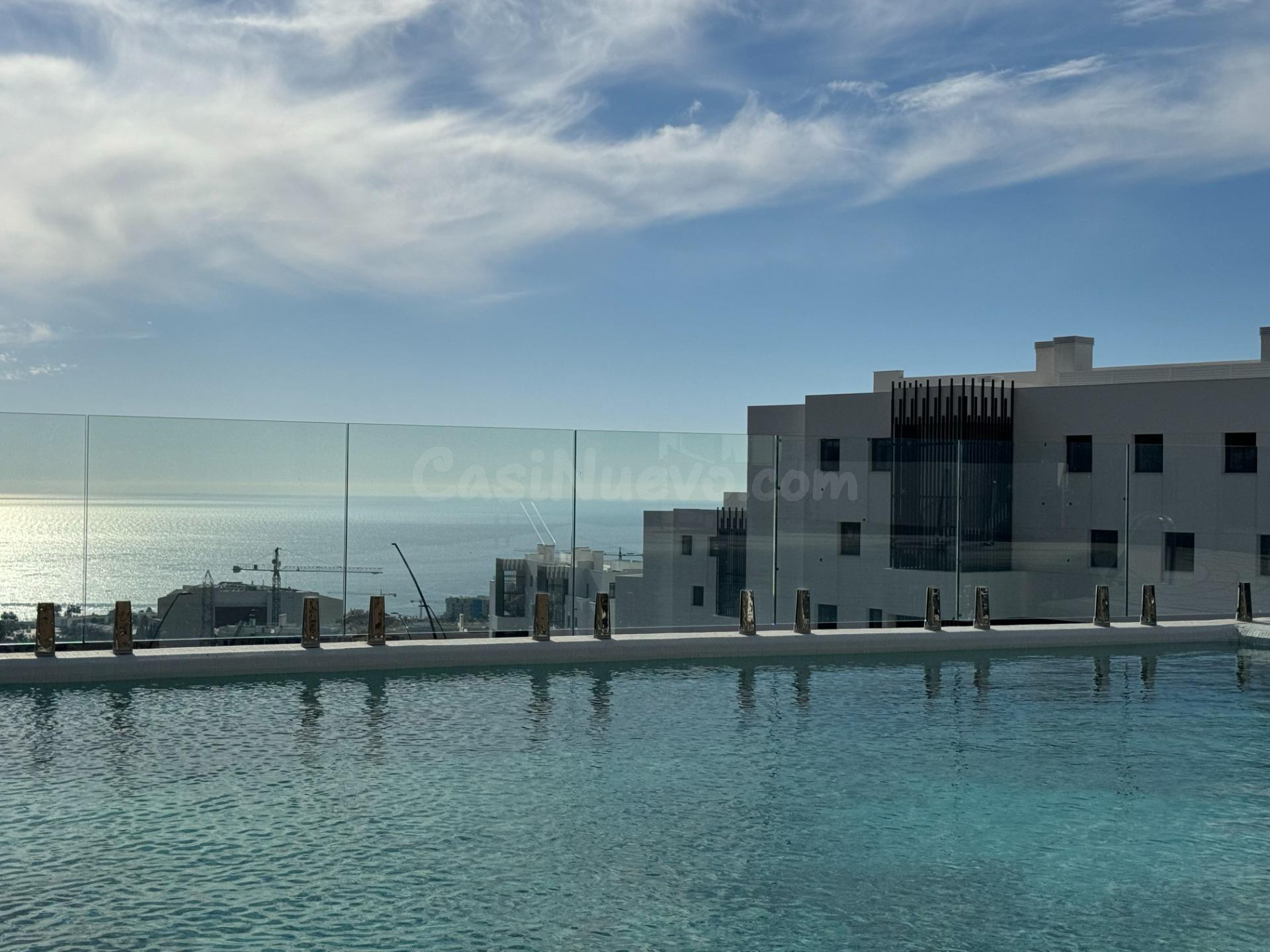 Ático de 2 dormitorios y 2 baños con solarium y vistas al ma - foto 2