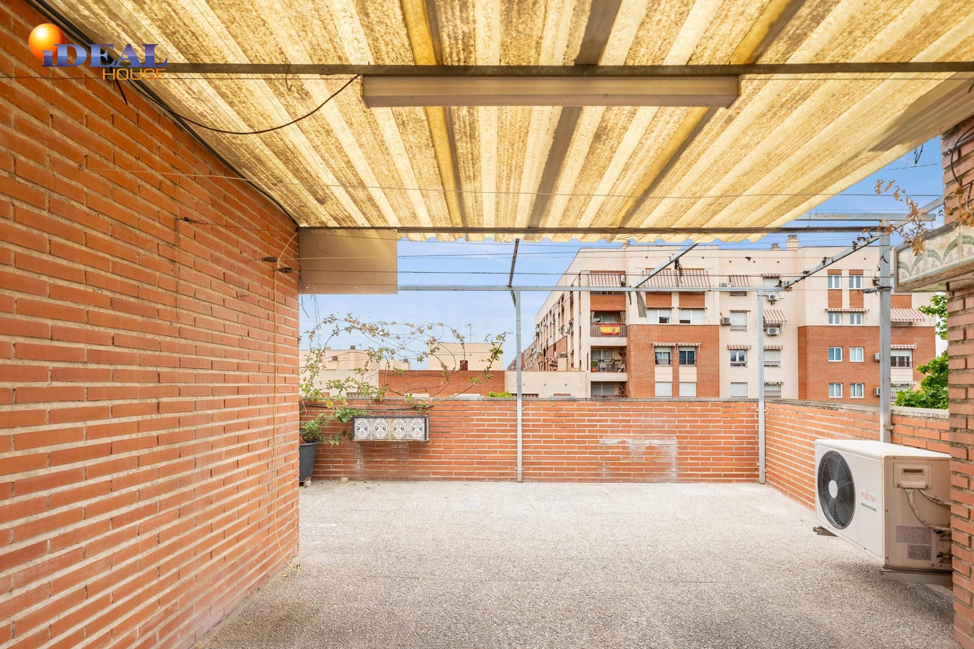 EN VENTA ATICO DÚPLEX CON GRAN TERRAZA JUNTO ESTACIÓN DE AUT - foto 4