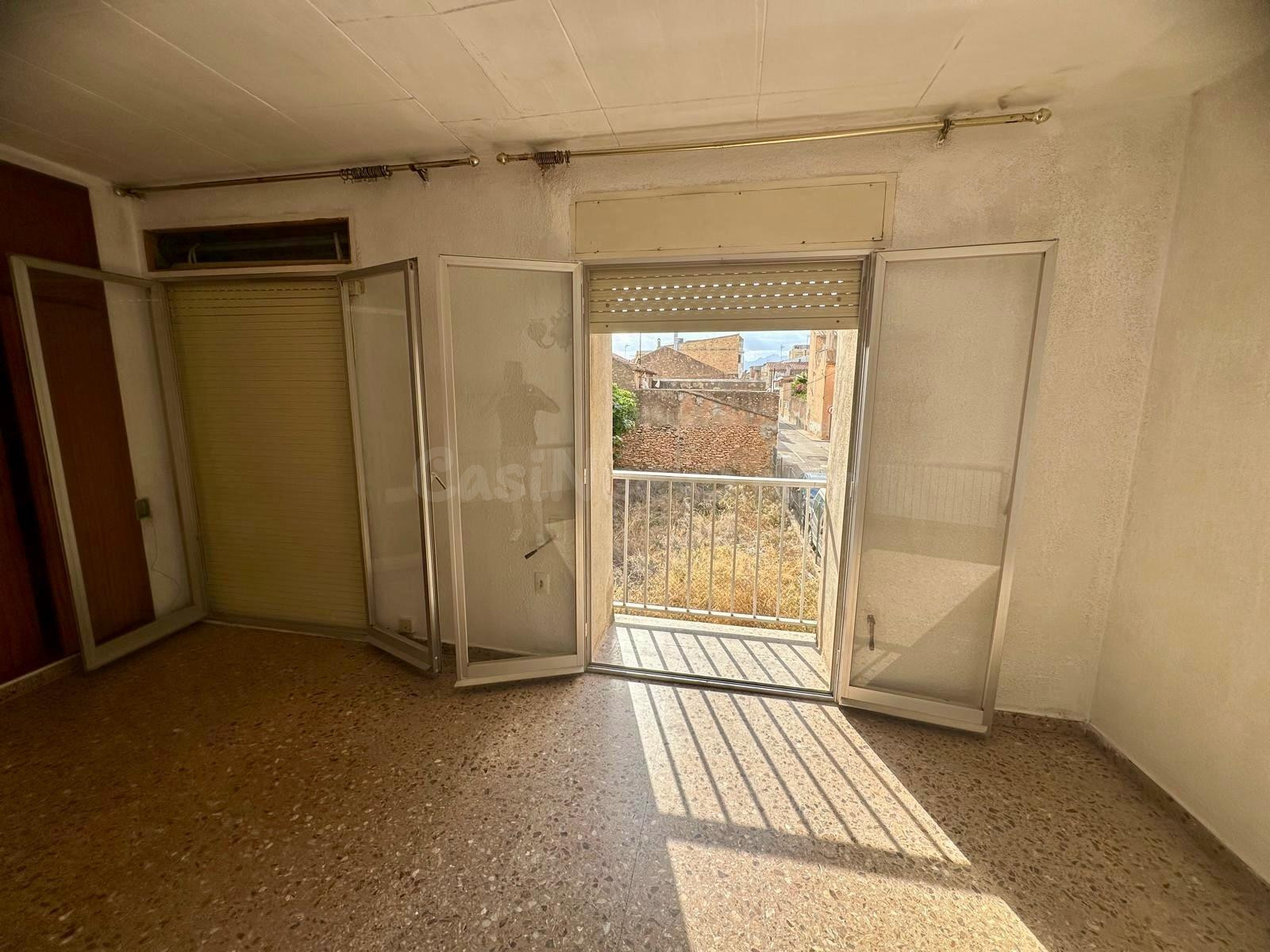Casa con garaje y piso para entrar a vivir - foto 3