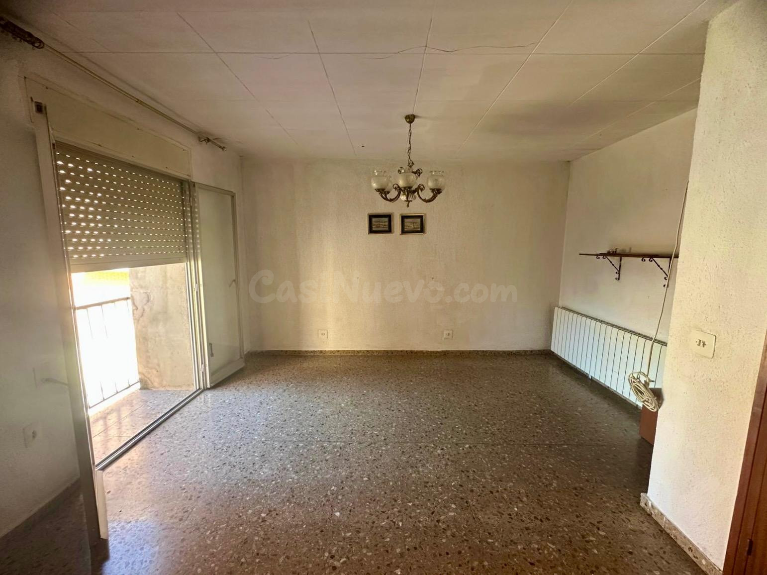 Casa con garaje y piso para entrar a vivir - foto 4