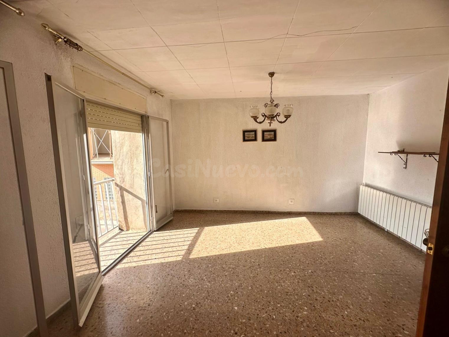 Casa con garaje y piso para entrar a vivir - foto 5