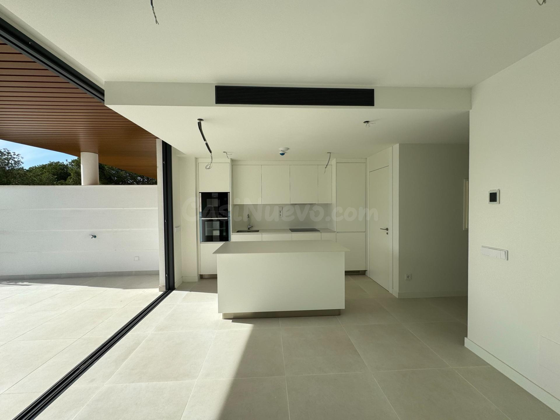 Apartamento planta baja de 2 dormitorios y 2 baños con jardí - foto 4