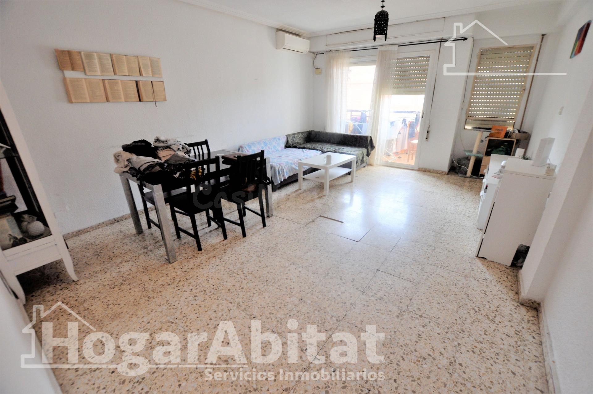 AMPLIO Y EXTERIOR CON BALCÓN Y TRASTERO, EN EL CENTRO - foto 4