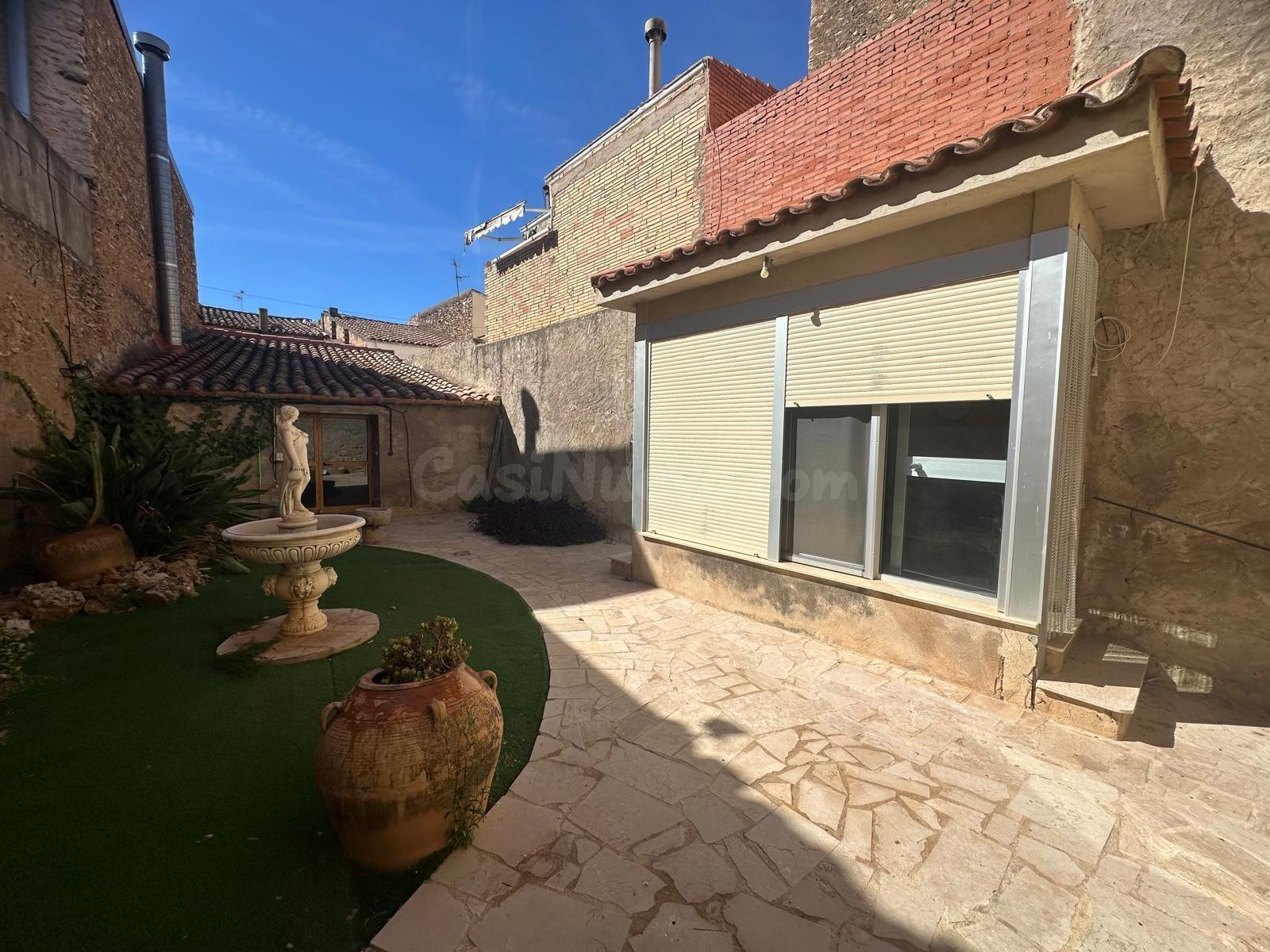Espectacular planta baja con jardín y bodega