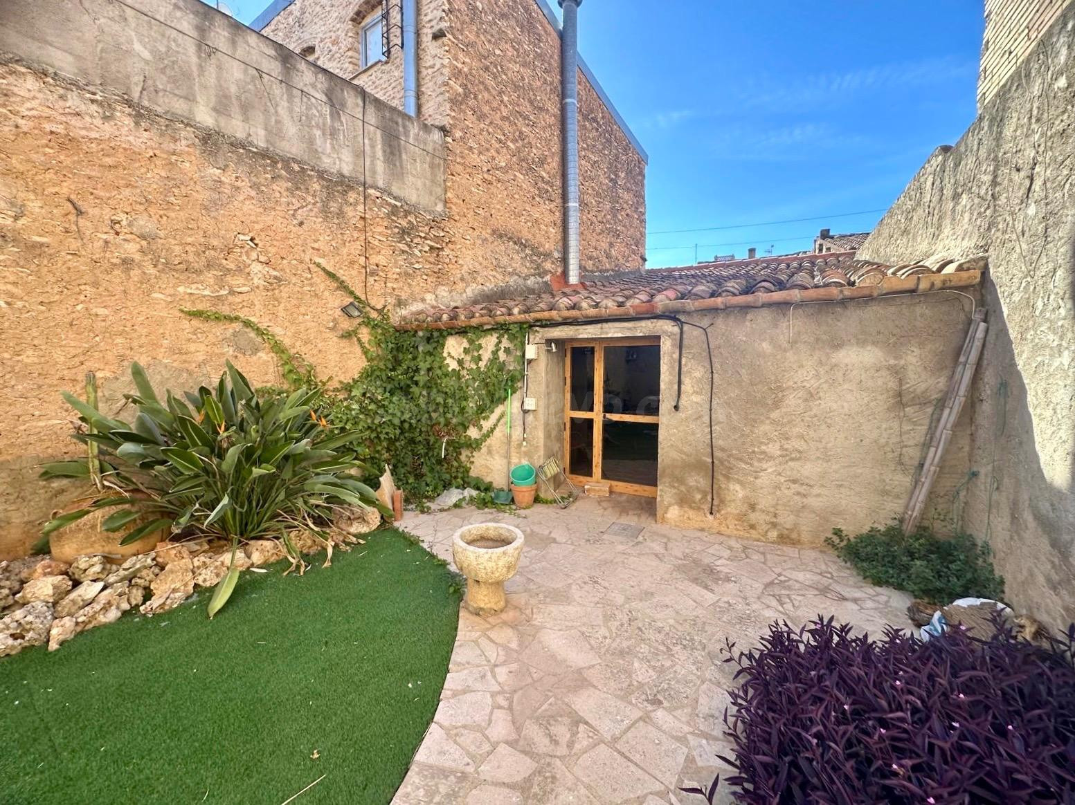 Espectacular planta baja con jardín y bodega - foto 2