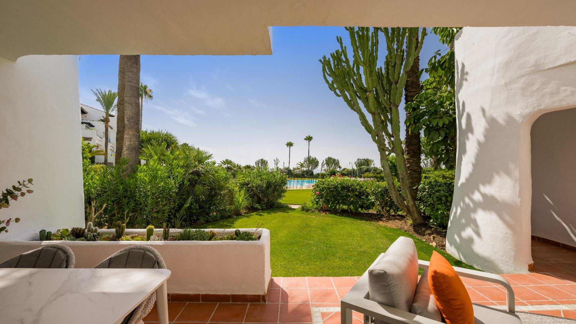 Apartamento de lujo planta baja de 3 dormitorios y 2 baños j - foto 3