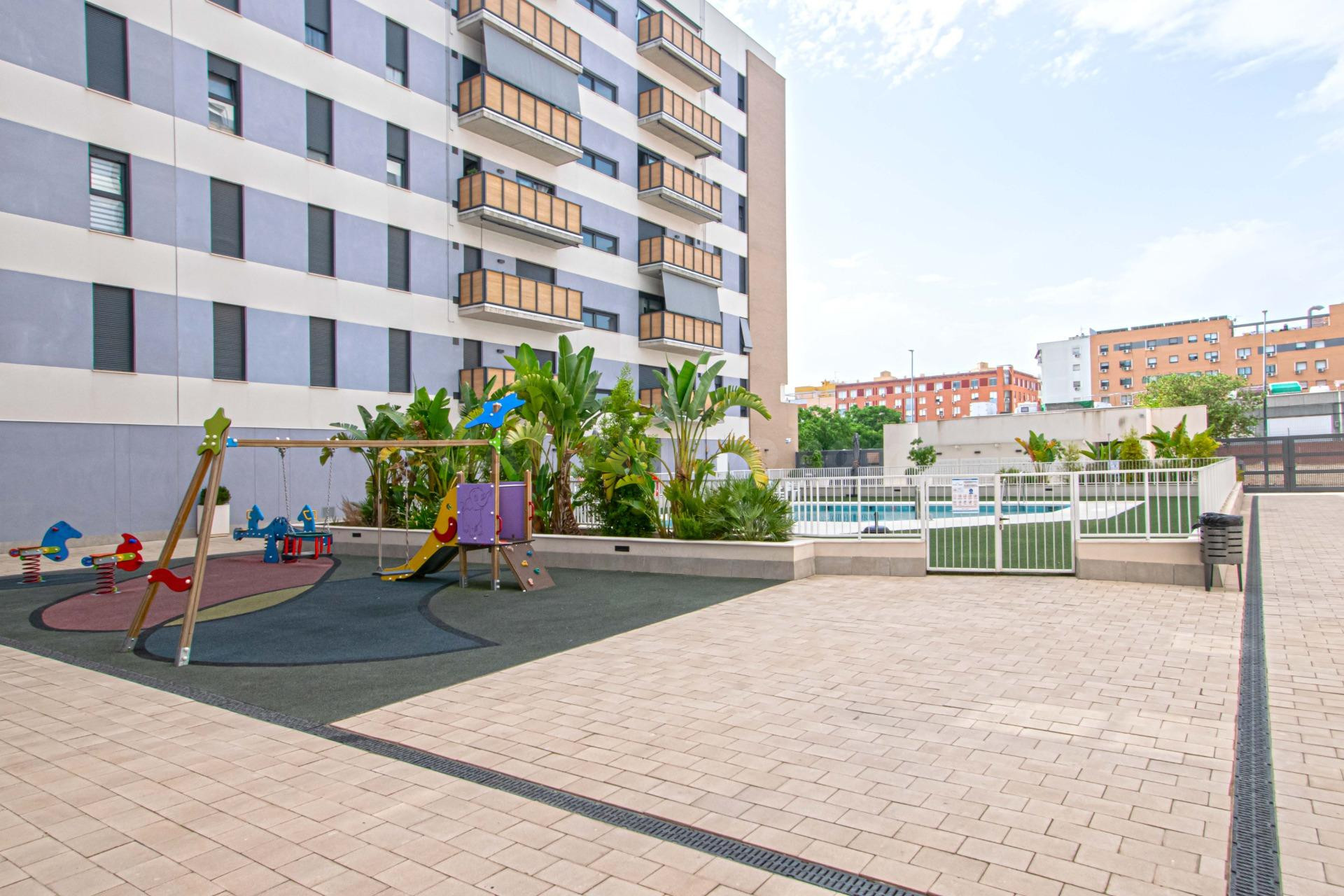 VIVIENDA NUEVA, RENTA LIBRE CON GARAJE, TRASTERO Y PISCINA - foto 2