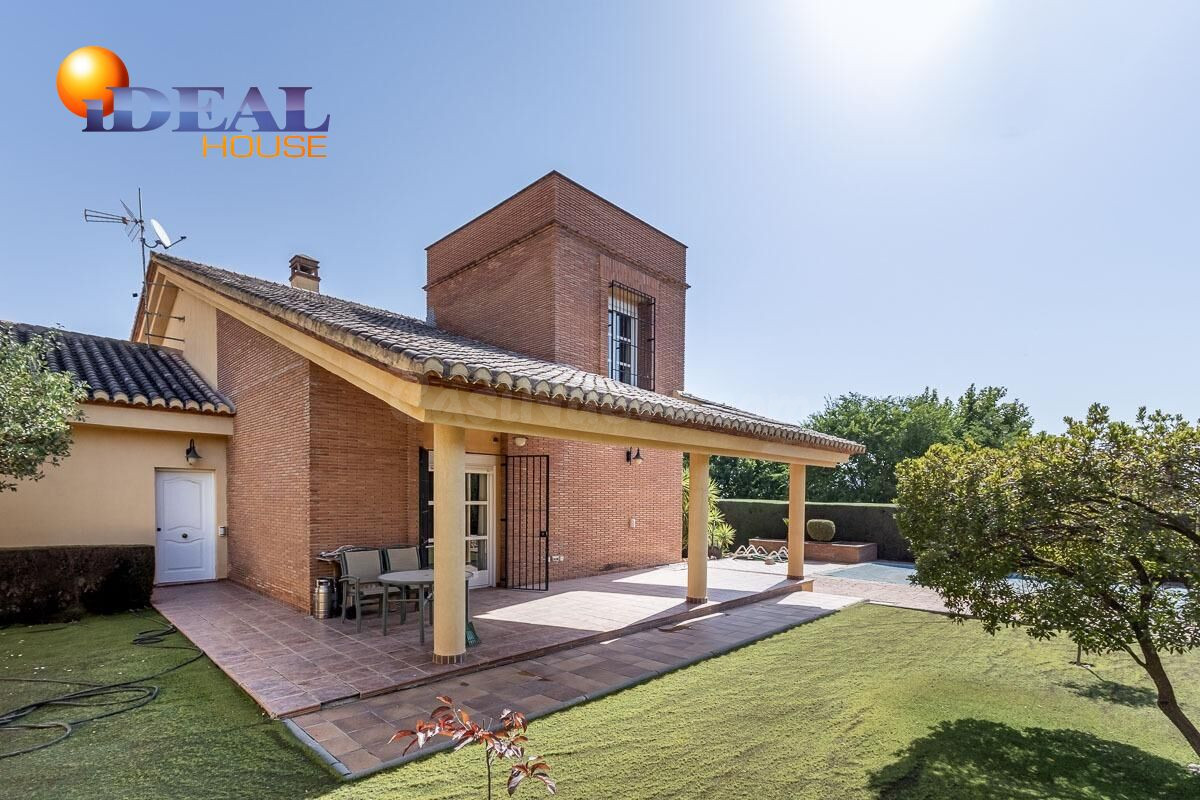 Chalet en Monte Elvira, Albolote - foto 2