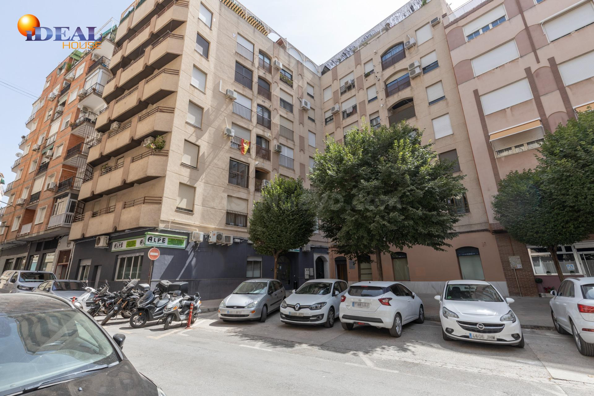 JUNTO AVENIDA ANDALUCES