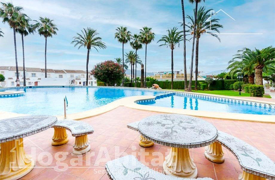 ¡ESPECTACULAR ADOSADO! LUMINOSO EN RESIDENCIAL CON PISCINA Y