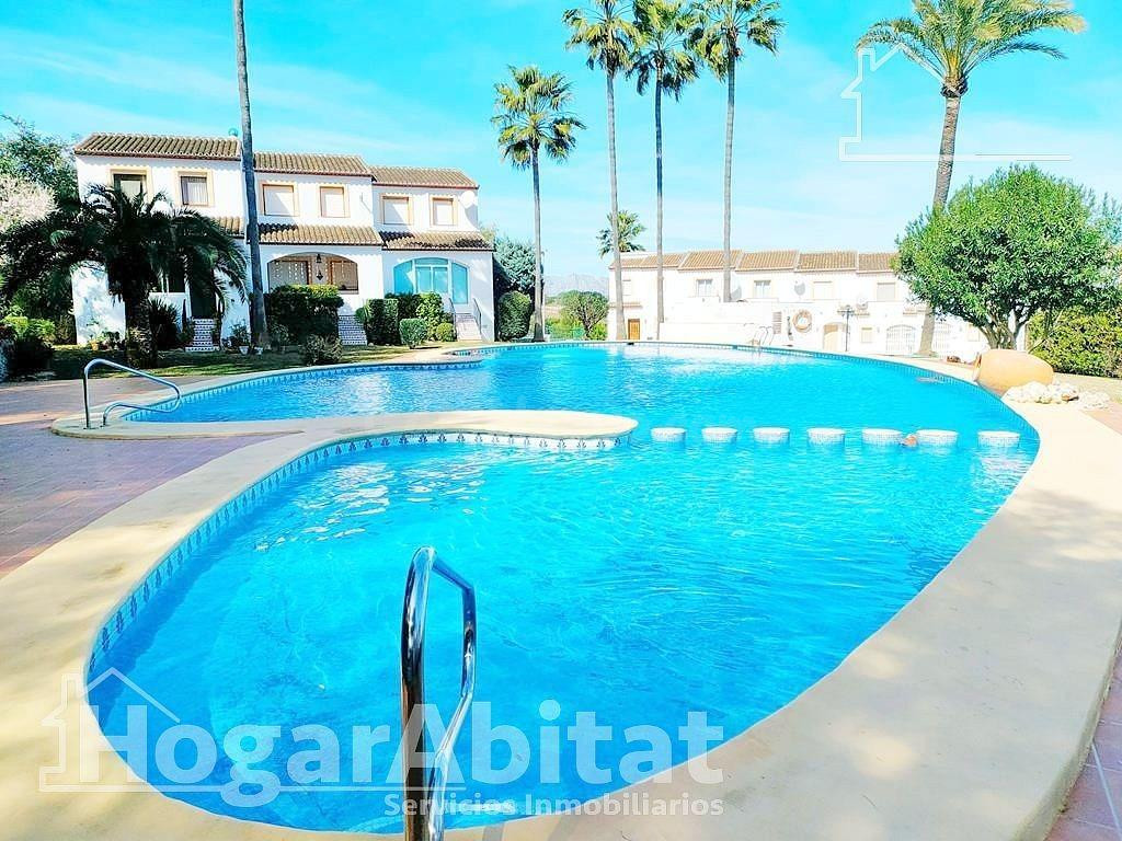 ¡ESPECTACULAR ADOSADO! LUMINOSO EN RESIDENCIAL CON PISCINA Y - foto 2