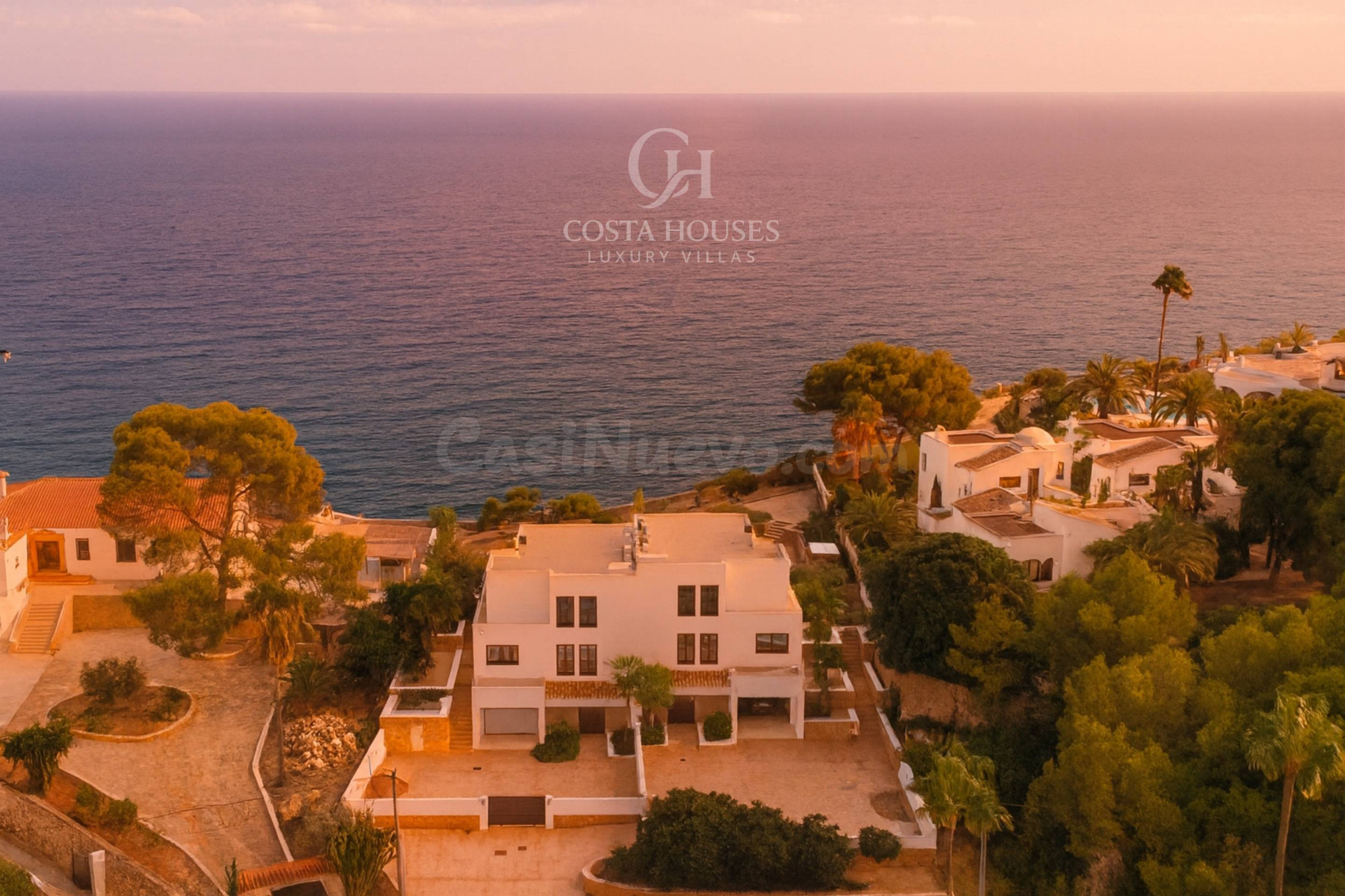 VILLA ANDRAGO · LUJO Y EXCLUSIVIDAD EN PRIMERA LINEA DE MAR  - foto 2